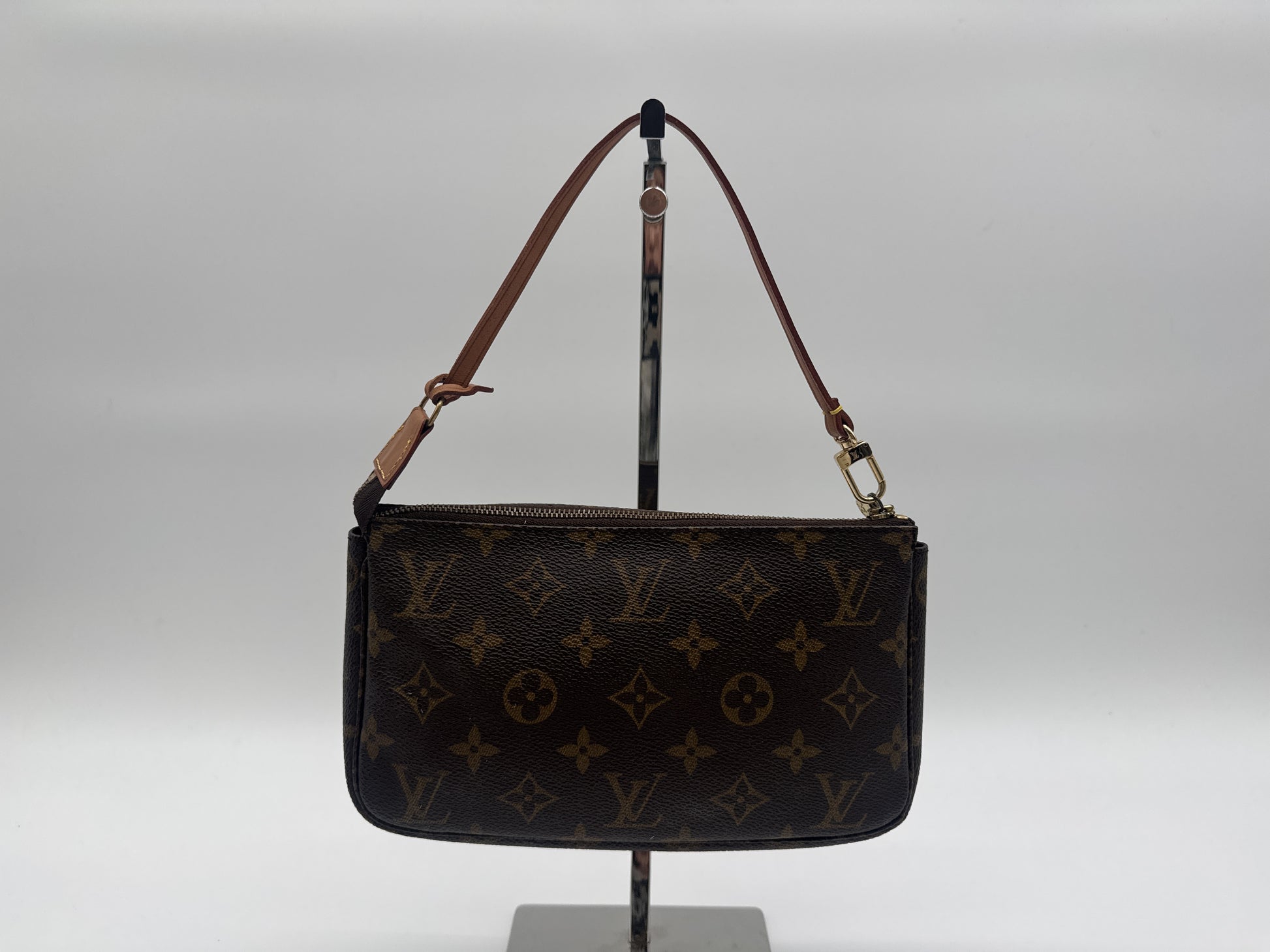 LOUIS VUITTON LOUIS VUITTON Pochette Accessoir Monogram Pouch Pouch