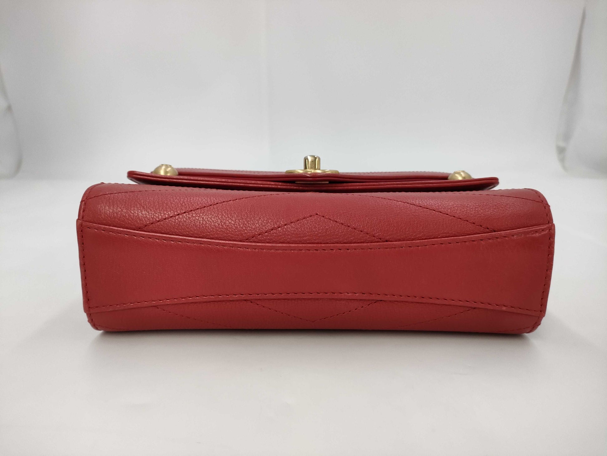 CHANEL V-Stitch Cocomark Chain Red Shoulder Bag