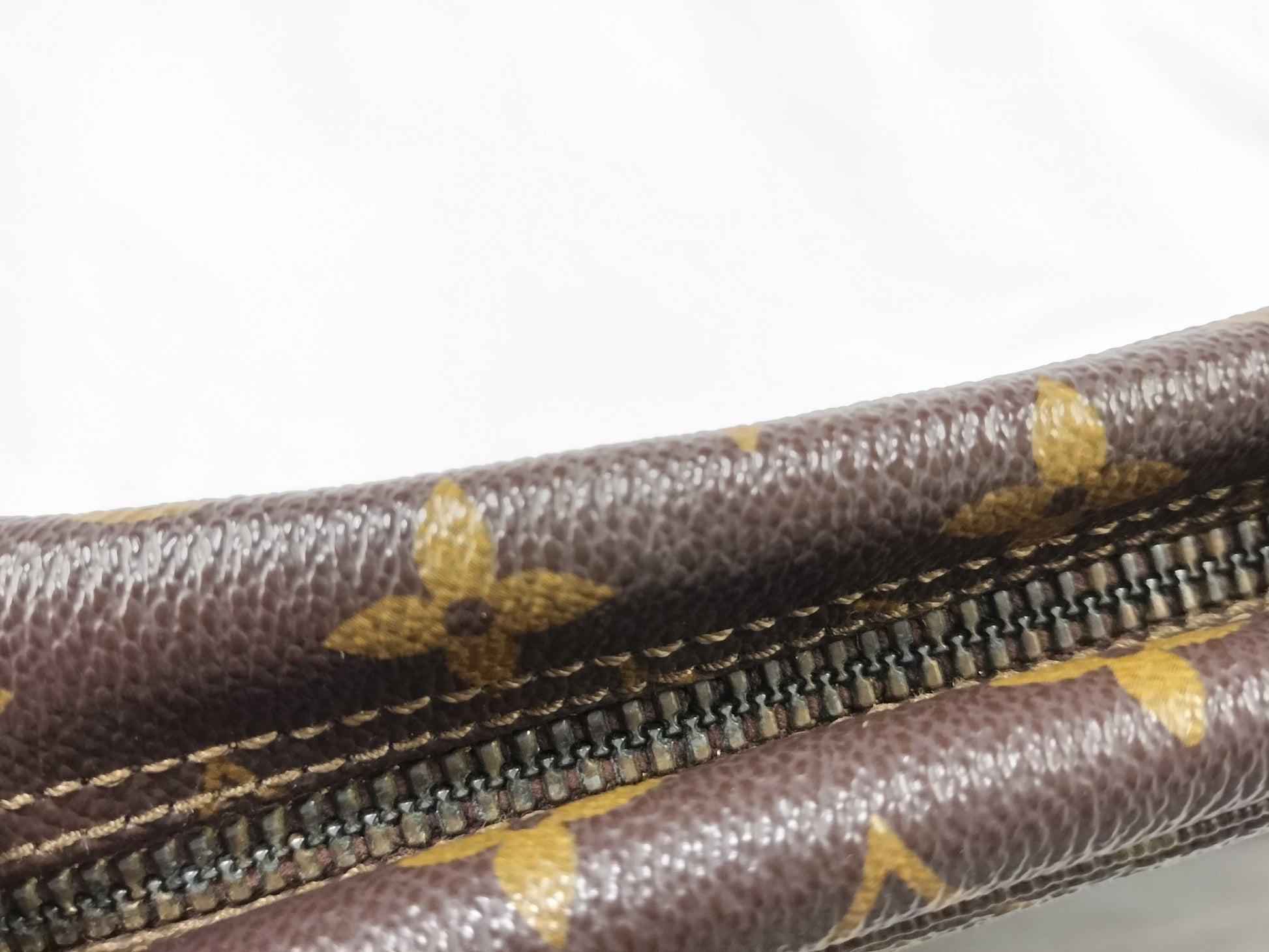 LOUIS VUITTON Monogram Louis Vuitton M47522 843 True Toilette 28 Monogram Pouch Second Bag Second Bag