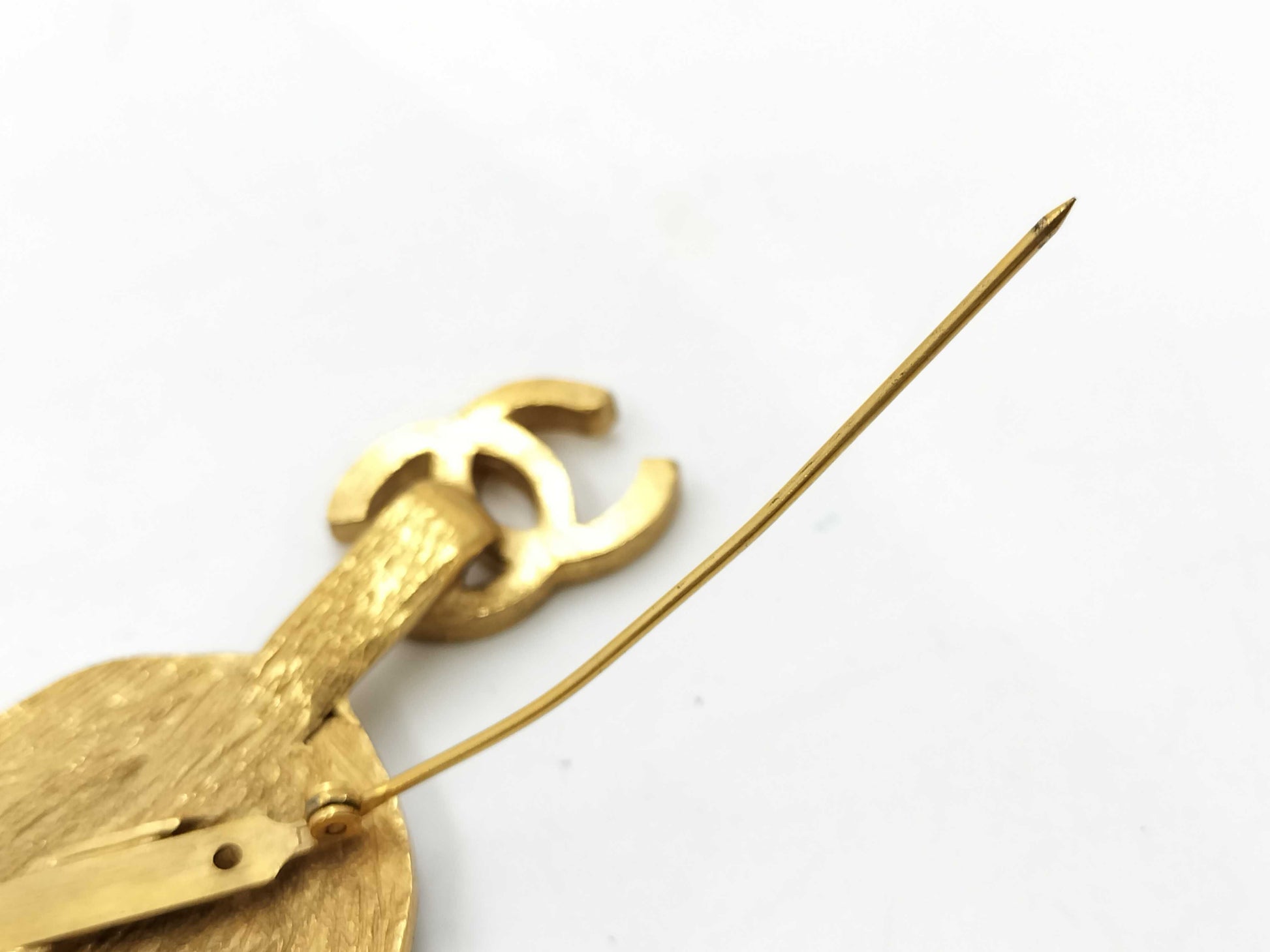 CHANEL 93A Brooch Heart Arrow Cocomark GP Gold Brooch