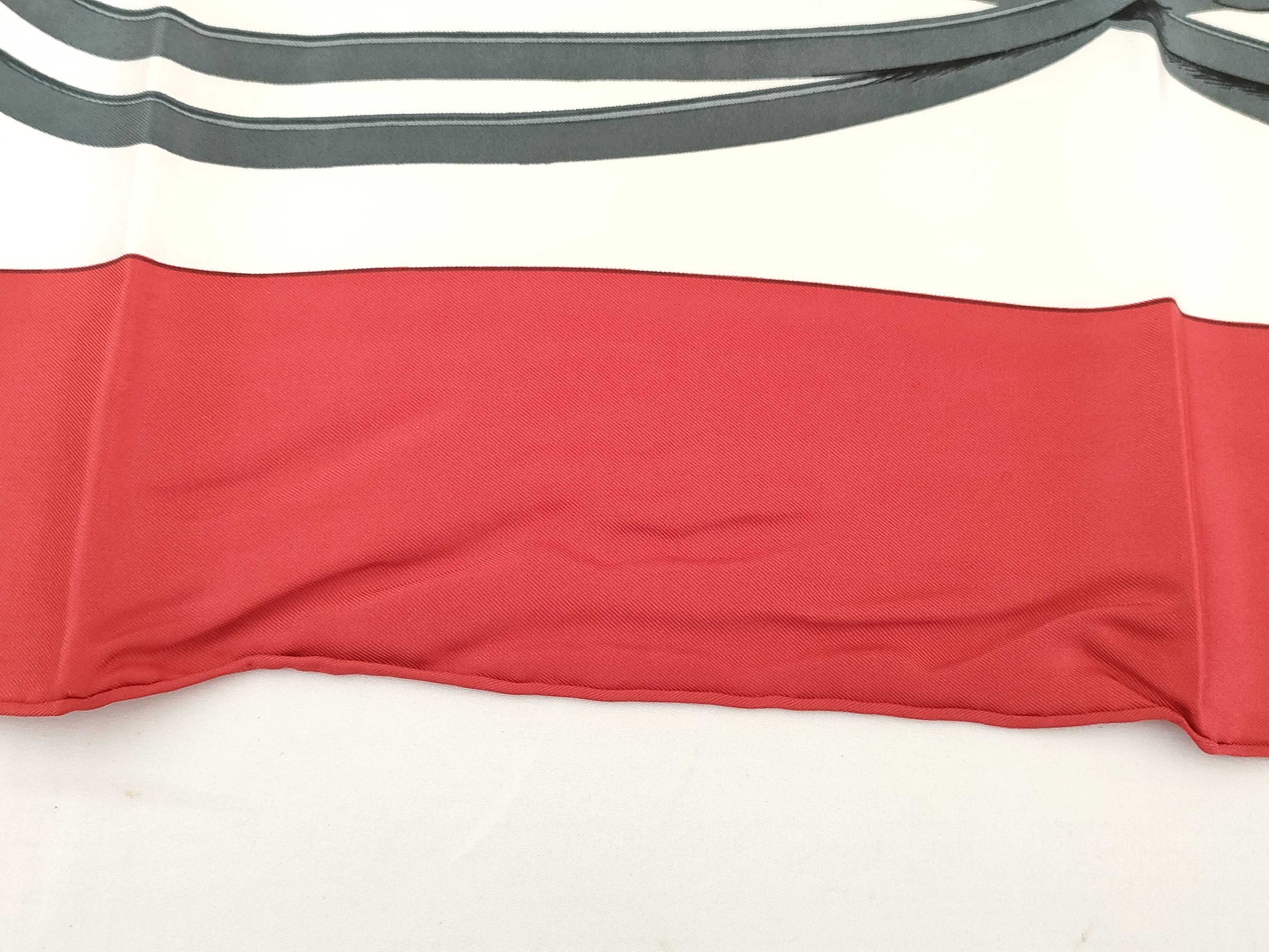 HERMES Carre Hermes Scarf Red/White Scarf