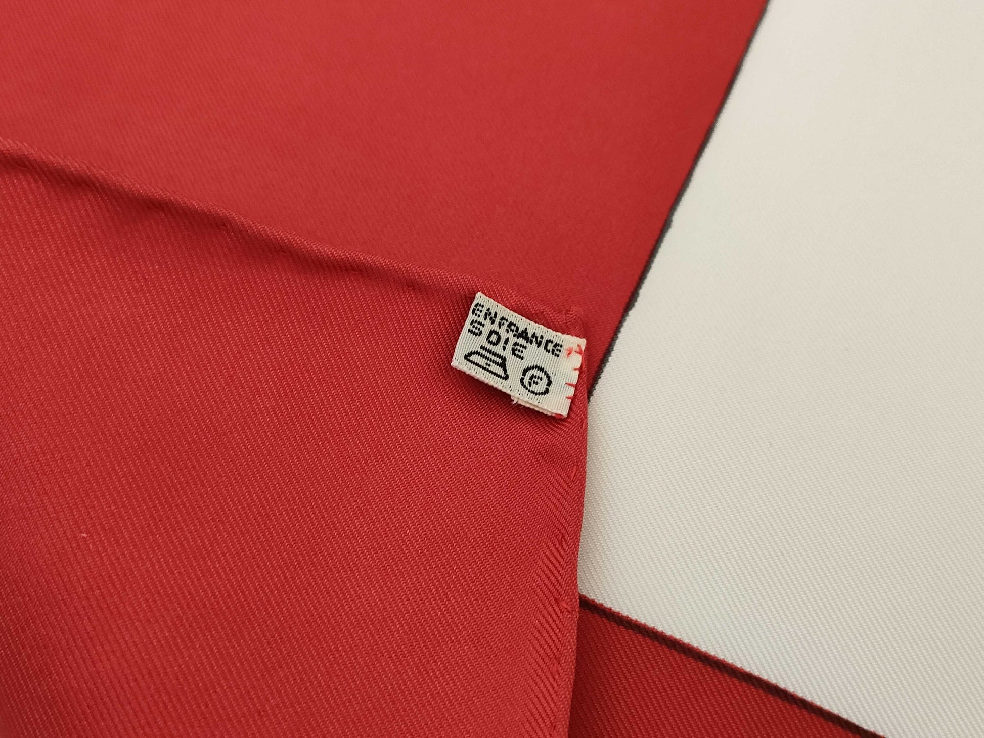 HERMES Carre Hermes Scarf Red/White Scarf