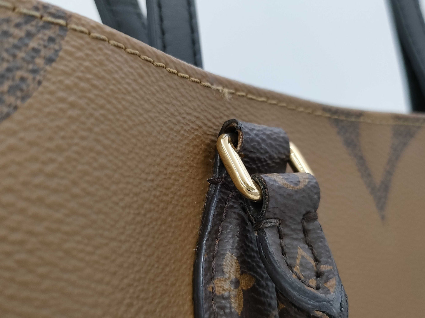 LOUIS VUITTON Louis Vuitton Monogram Giant Reverse On the Go MM Tote Bag