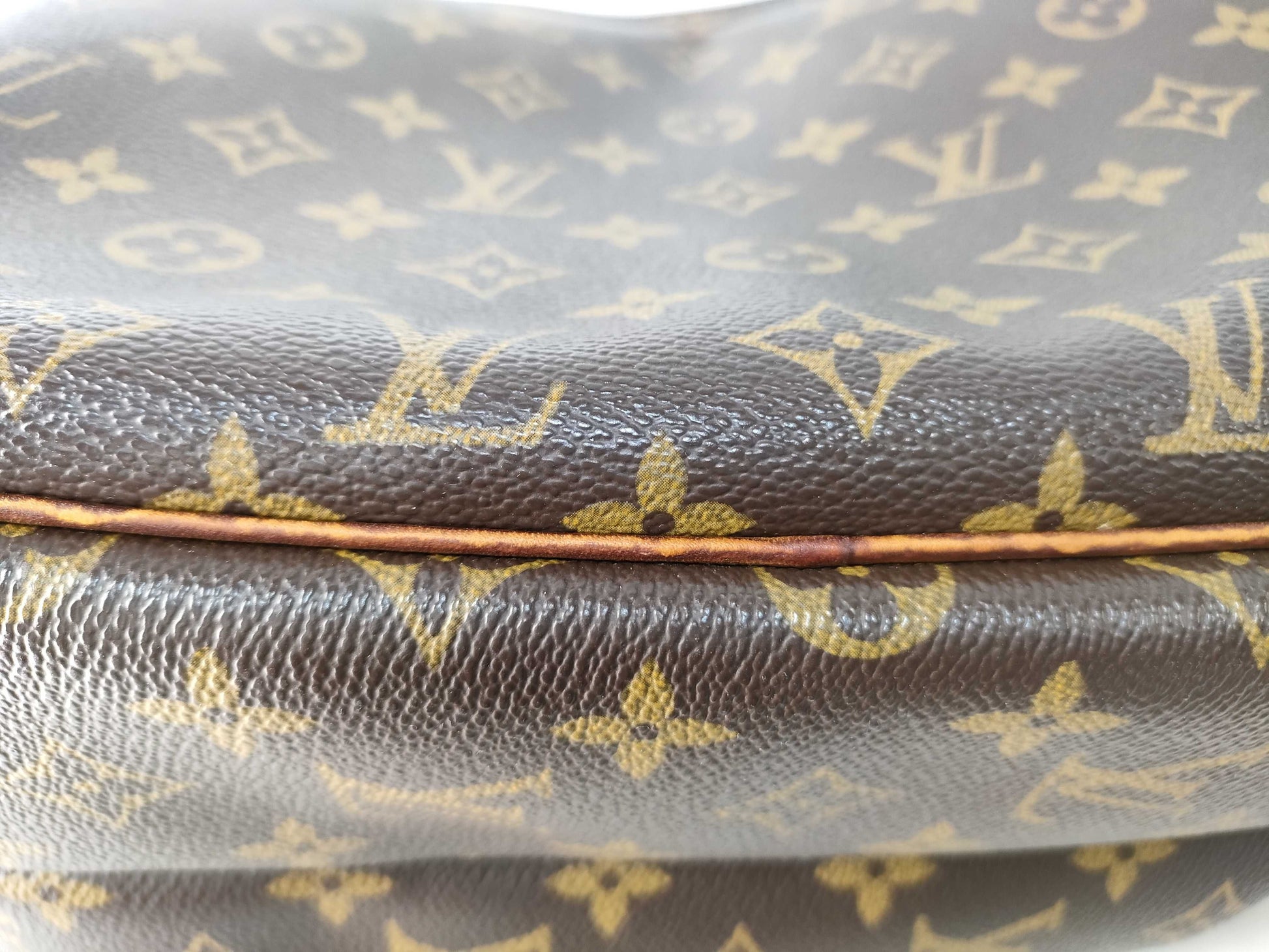 LOUIS VUITTON Monogram Louis Vuitton Reporter PM Monogram Shoulder Bag