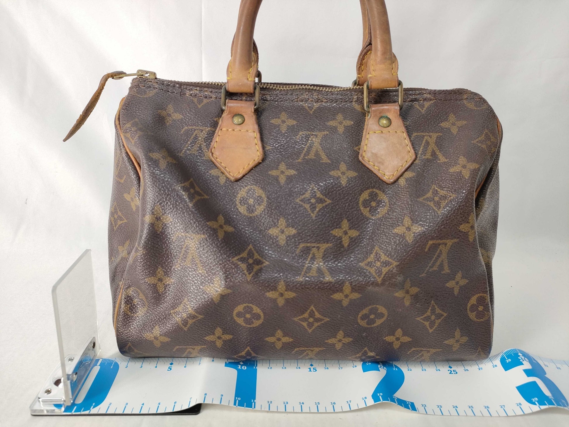 LOUIS VUITTON Monogram Louis Vuitton Speedy 25 Monogram Handbag