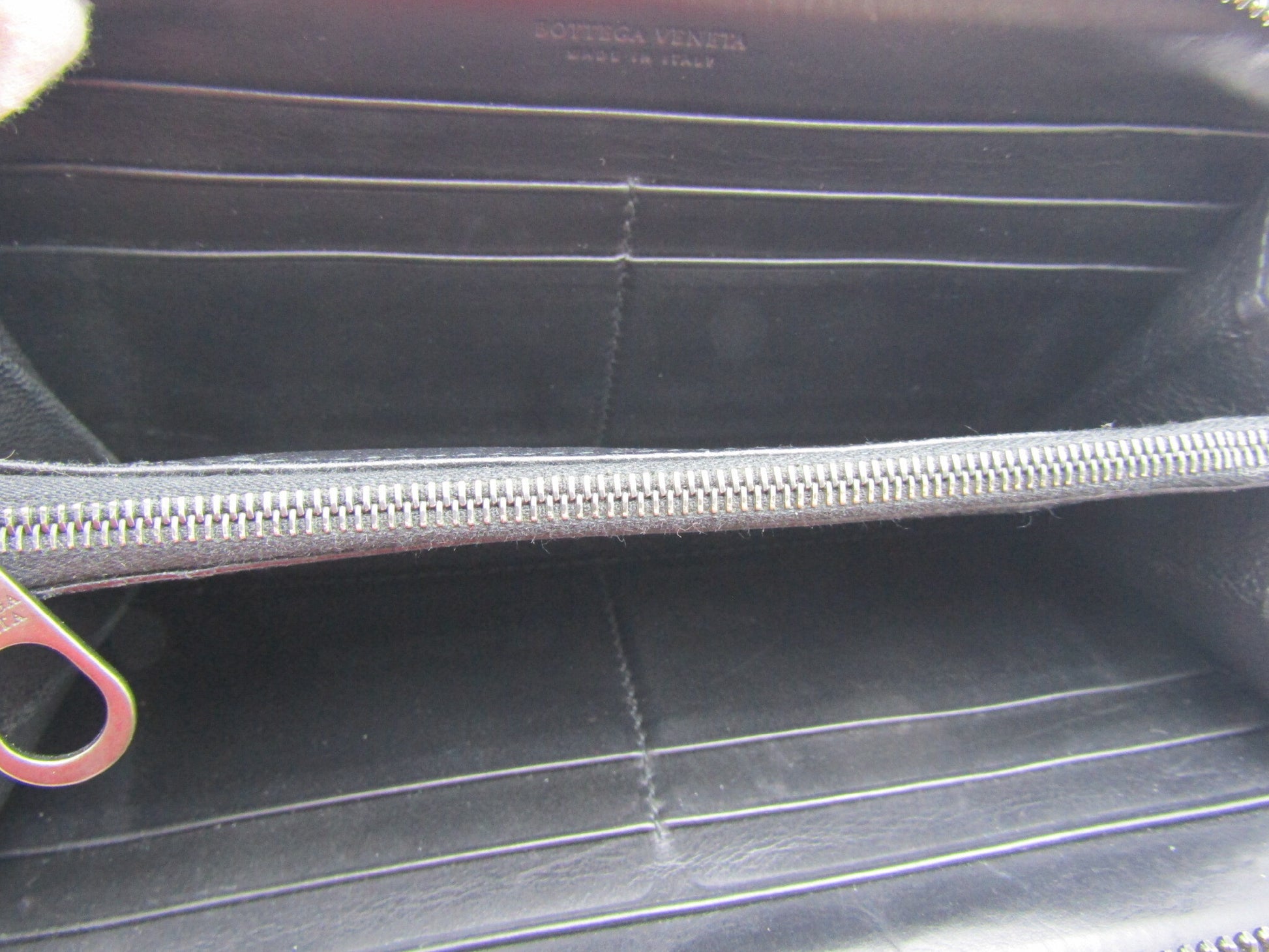 BOTTEGA VENETA Quilted Round Wallet Black/Leather Wallet