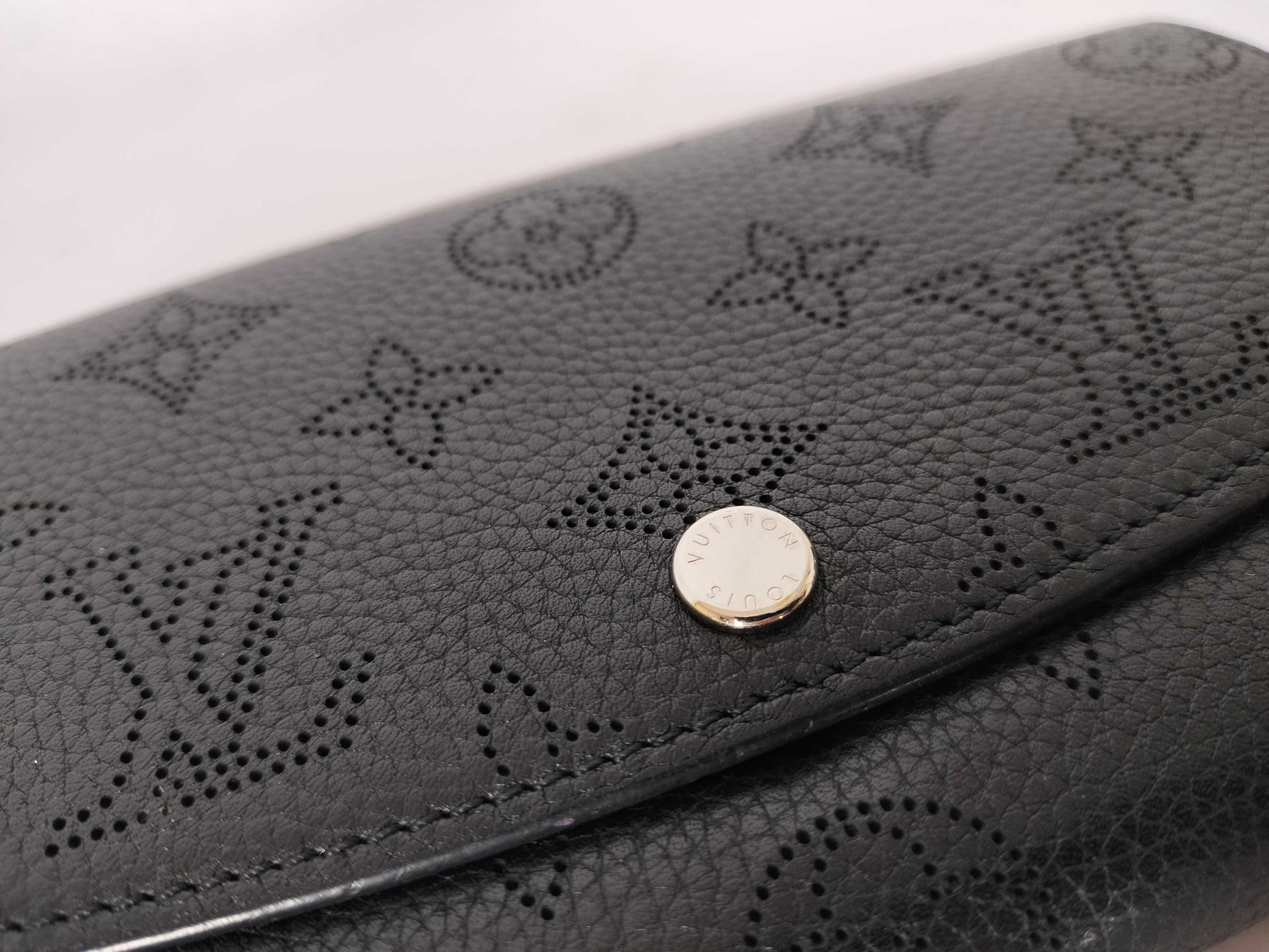 LOUIS VUITTON Mahina Louis Vuitton Porte-Feuille Iris Wallet M60143 Wallet