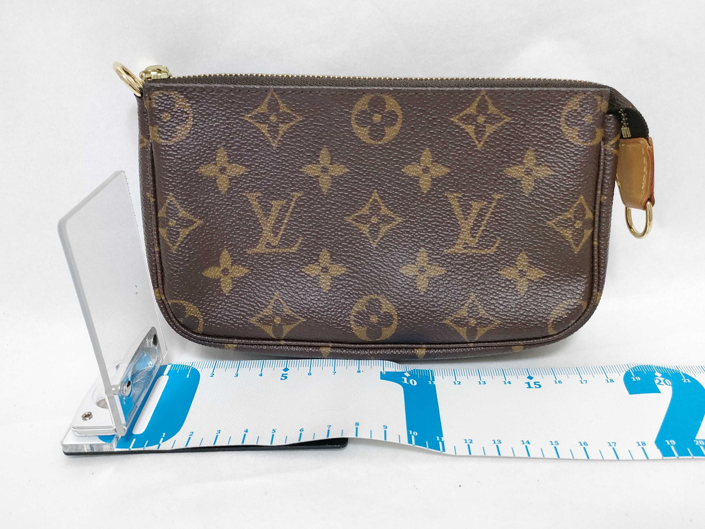 LOUIS VUITTON Monogram Louis Vuitton Monogram Pochette Accessoires Pouch