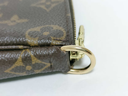 LOUIS VUITTON Monogram Louis Vuitton Monogram Pochette Accessoires Pouch