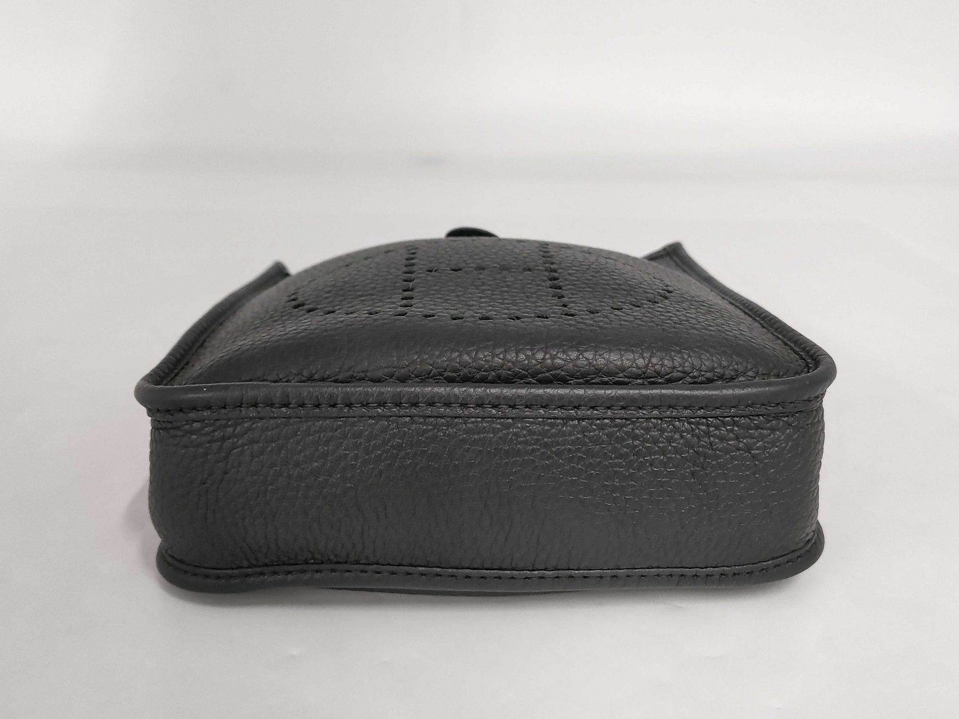 HERMES Evelyn TPM Black Gold Hardware Z-Engraved Shoulder Bag