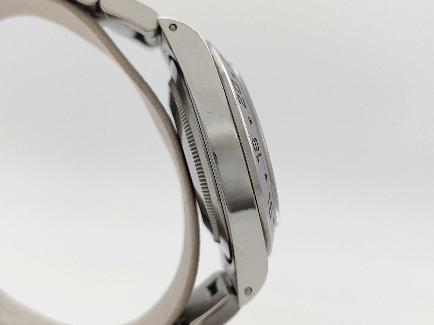 ROLEX 16570 A490444 White Dial Oyster Breath Men's Watch