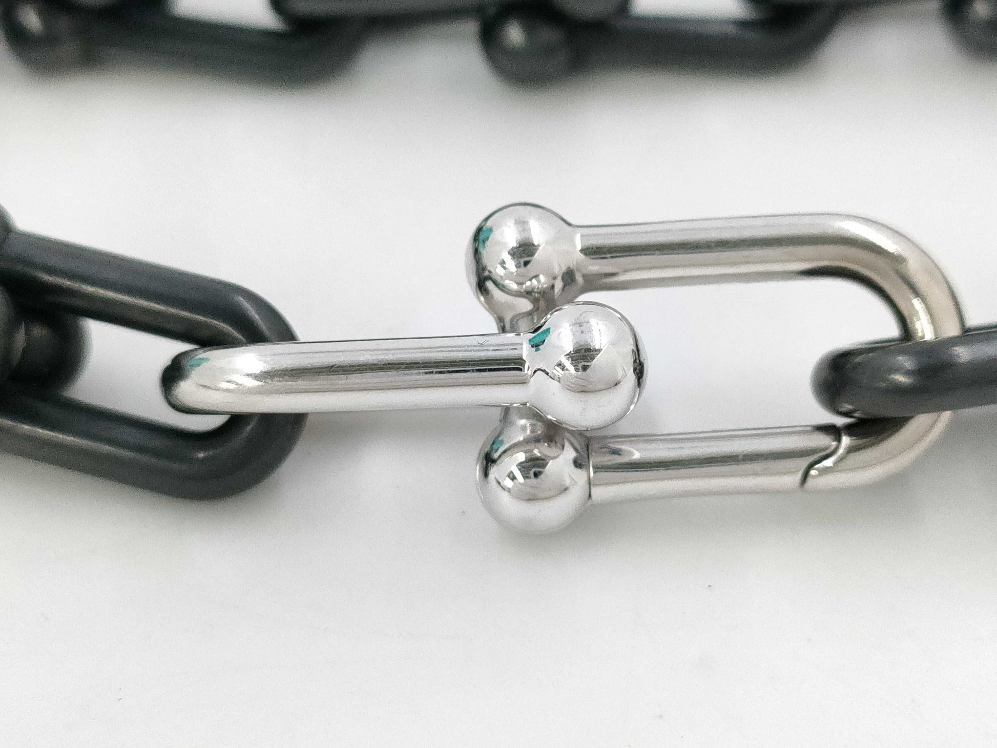 Tiffany&Co. Hardware Large Link Titanium WG Au750 49.0g Bracelet Bangle 