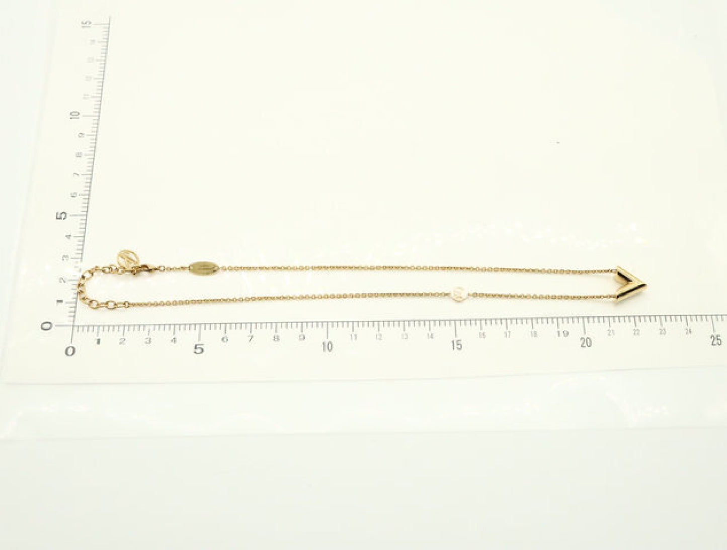 LOUIS VUITTON Essential V M00857 Necklace
