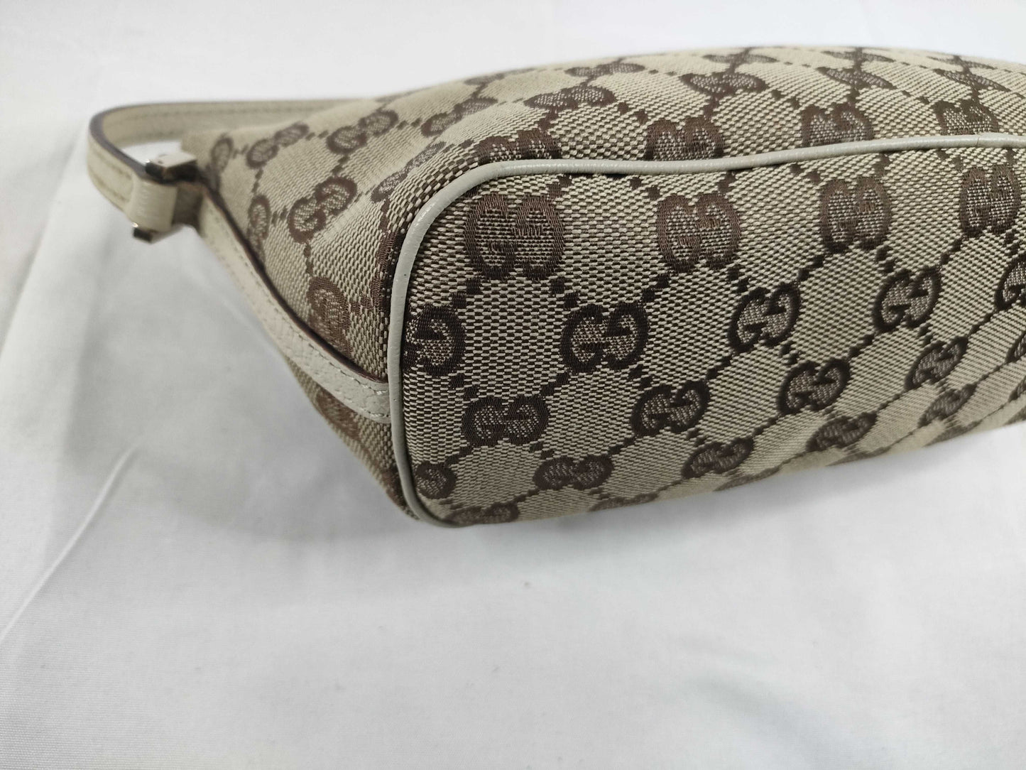 GUCCI GG Canvas Gucci GG Canvas Handbag White Handbag