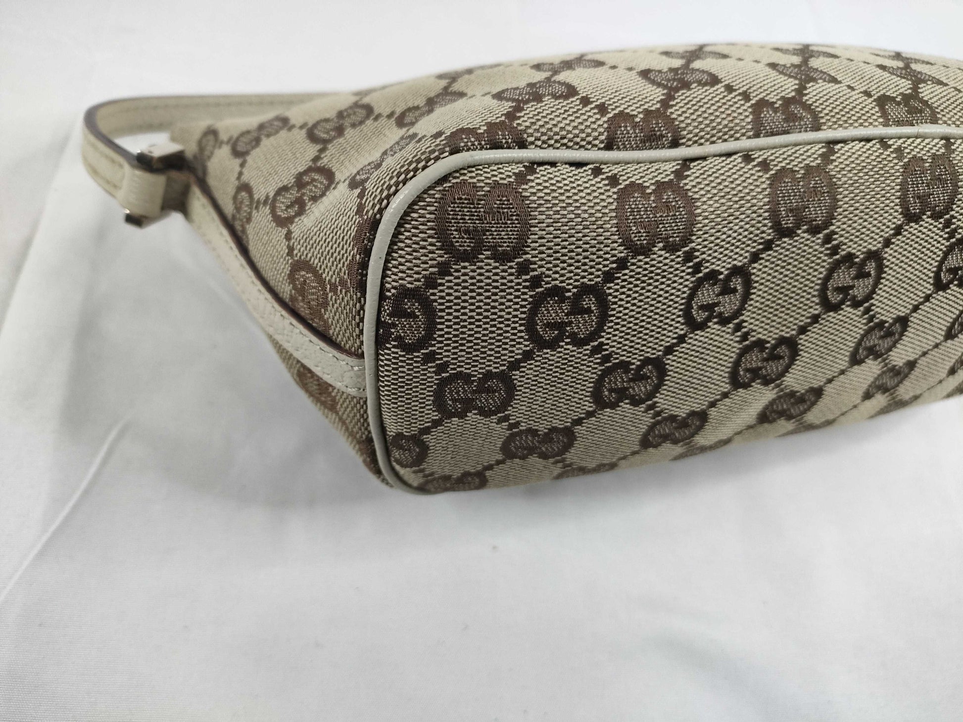 GUCCI GG Canvas Gucci GG Canvas Handbag White Handbag