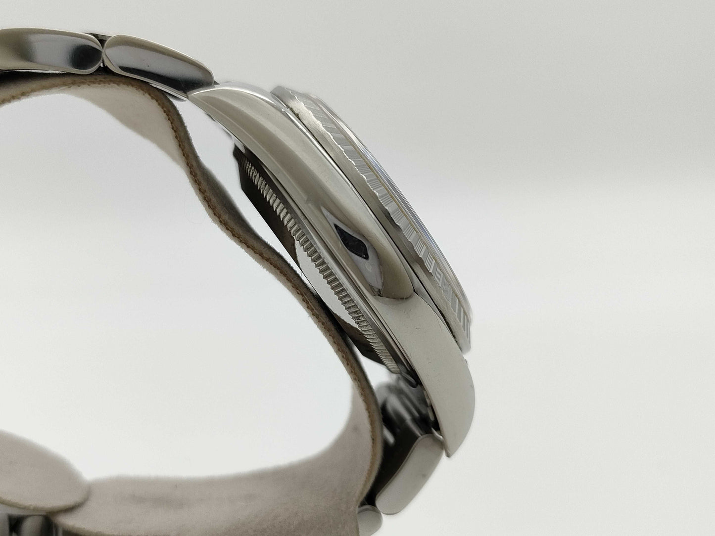 ROLEX 16220 D082540 Silver Dial Oyster Breath Men's Watch