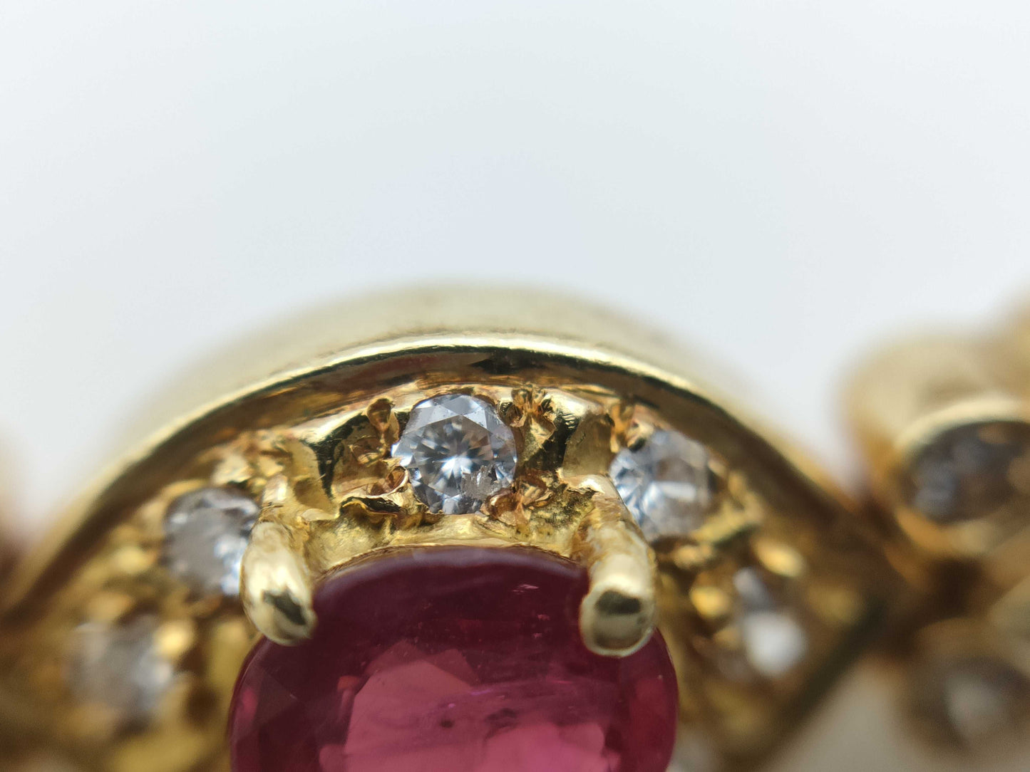 R 0.45ct S 0.50ct E 0.30ct Diamond 18K Gold 19.3g Bracelet/Bangle 