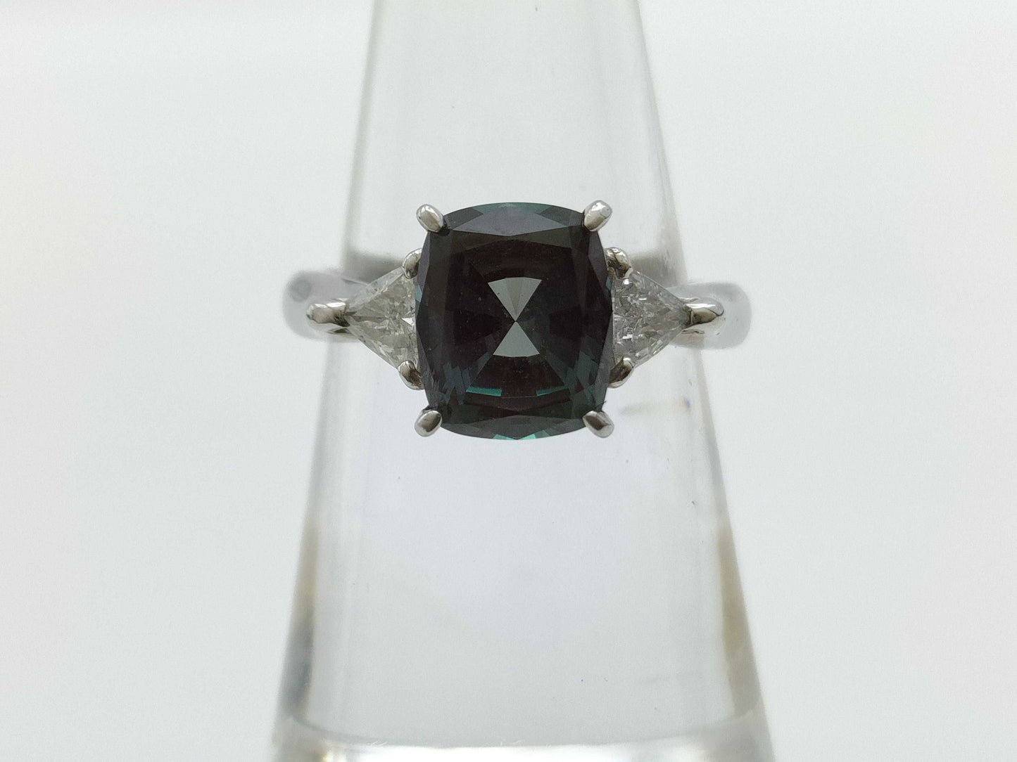 CRESCENT VERT Colored Stone 2.52ct D0.26ct Pt950 6.7g Ring 
