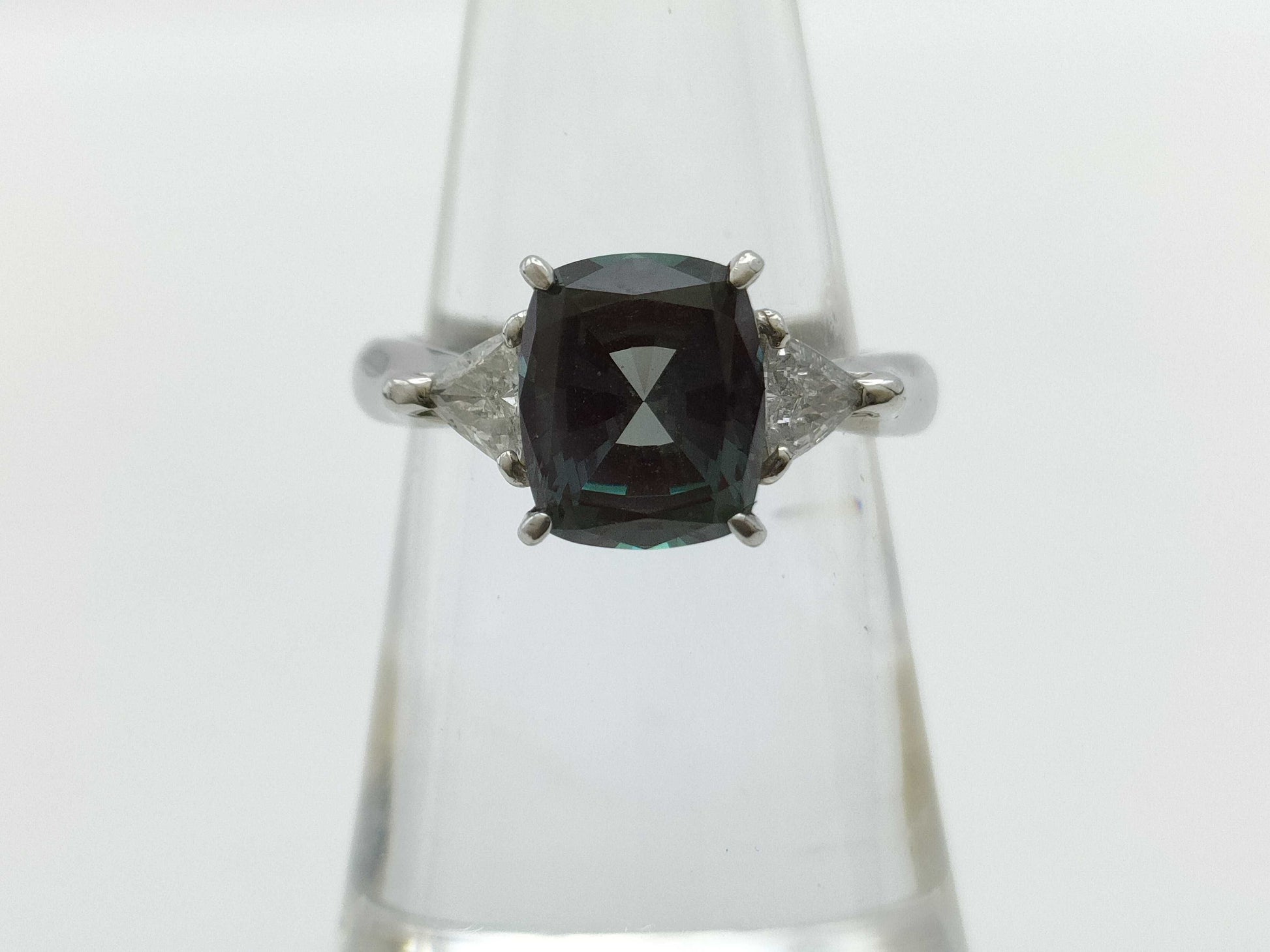 CRESCENT VERT Colored Stone 2.52ct D0.26ct Pt950 6.7g Ring 