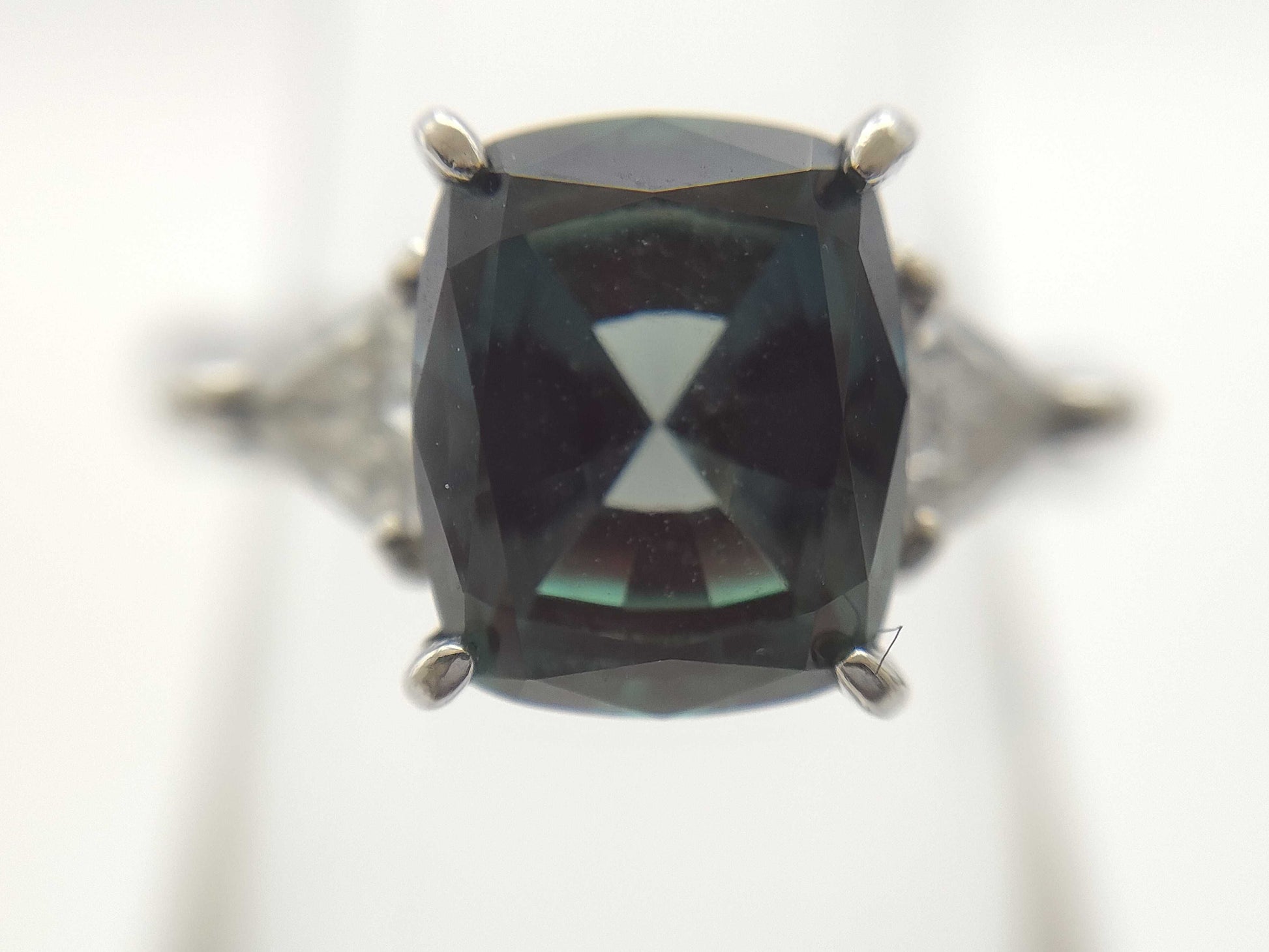 CRESCENT VERT Colored Stone 2.52ct D0.26ct Pt950 6.7g Ring 