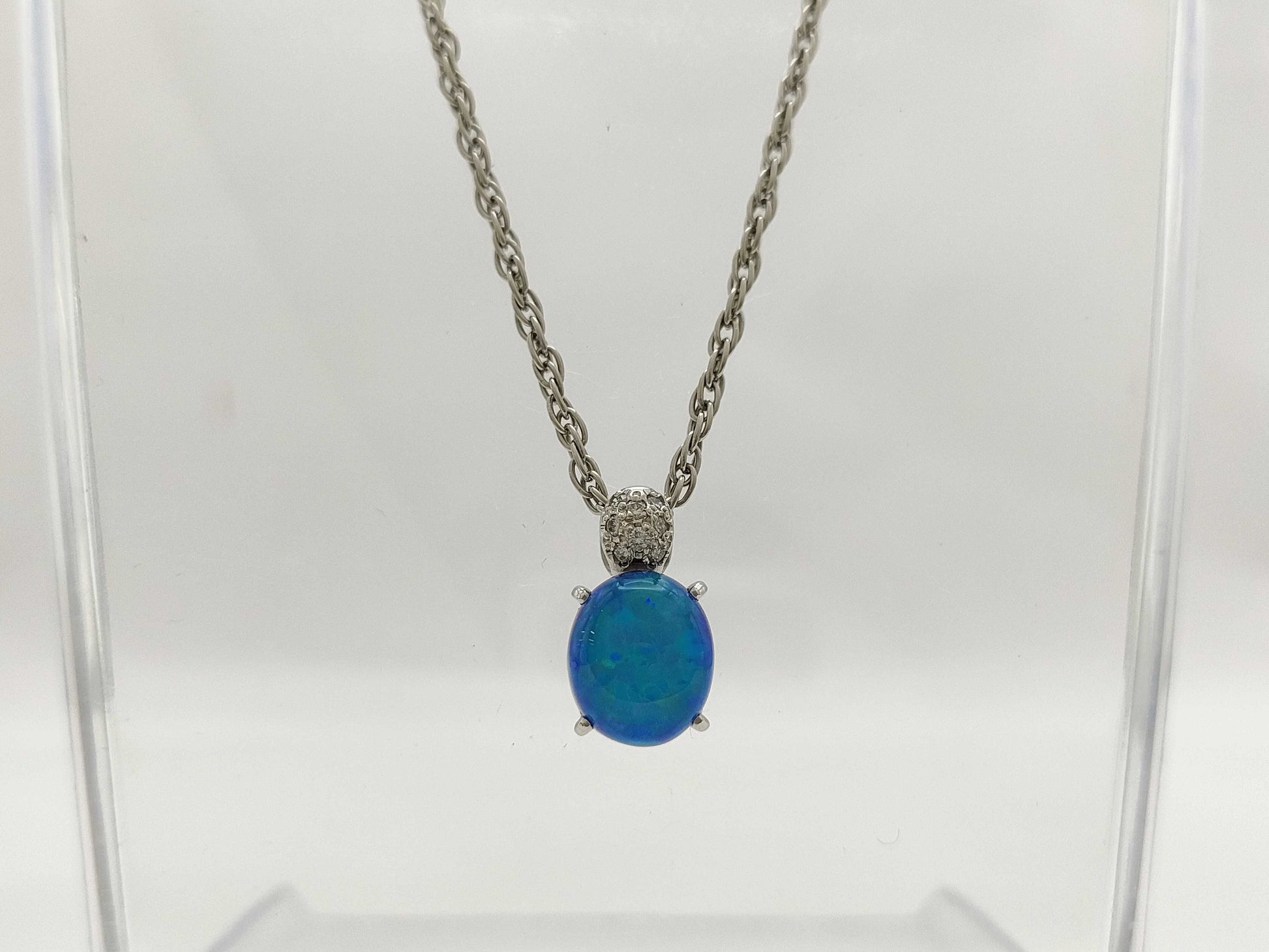 CRESCENT VERT Colored Stone 3.10ct D0.11ct Pt950/850 12.7g Necklace 