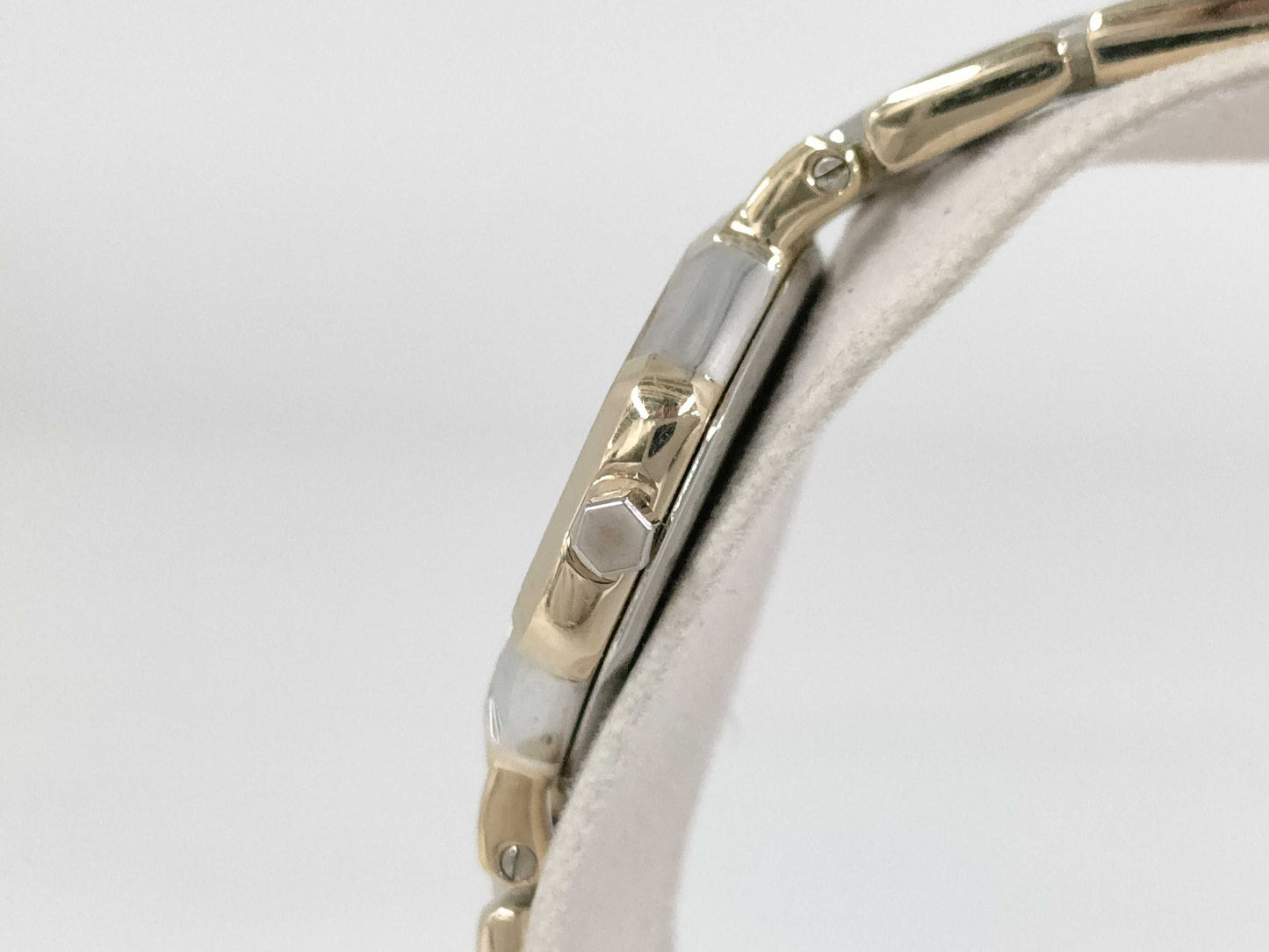 Yves Saint Laurent 2200-241762 1101871 Quartz Immovable Women's Watch