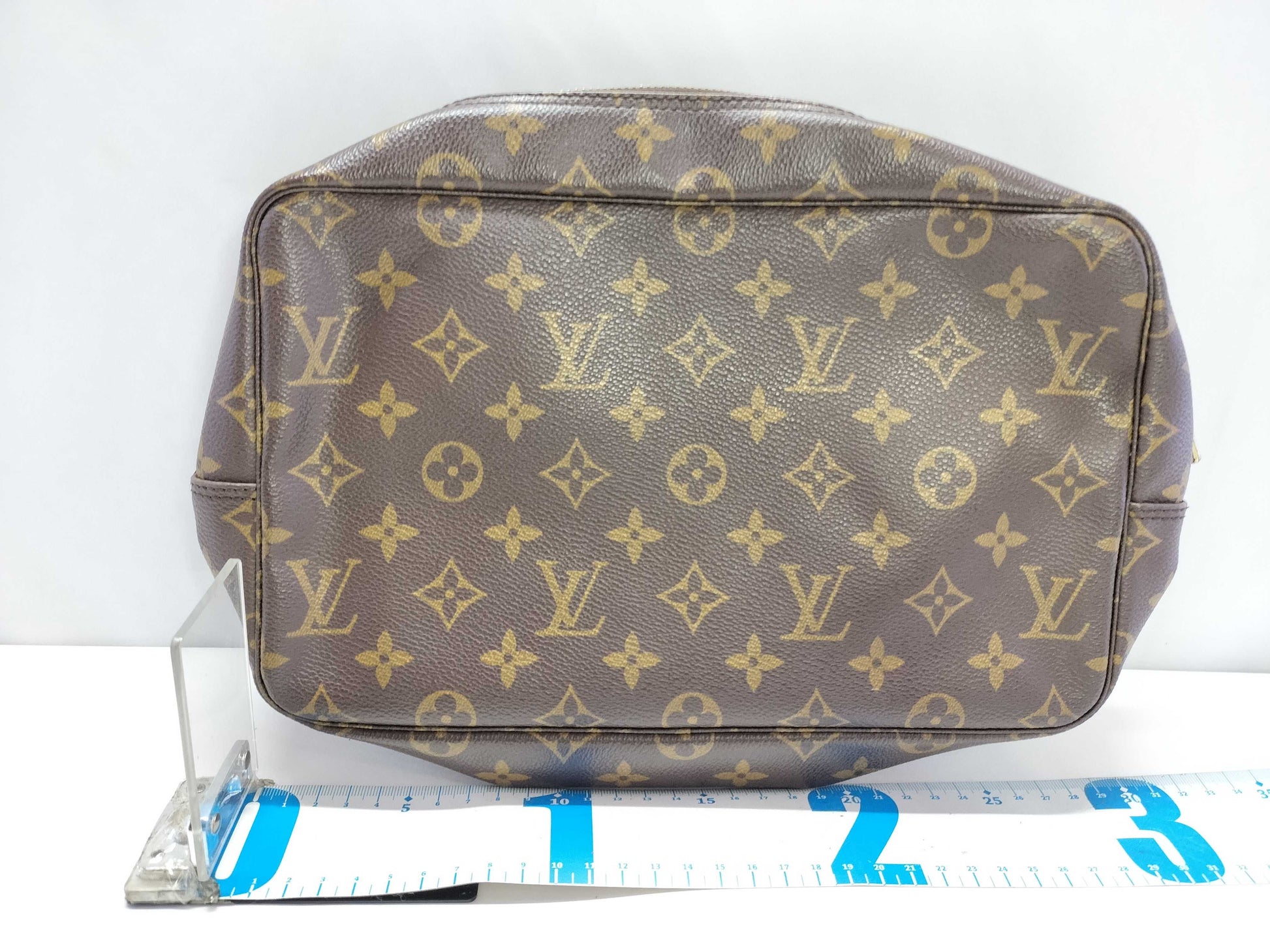 LOUIS VUITTON Monogram LV Monogram Truth Toilette 28 M47522 N00961 Pouch