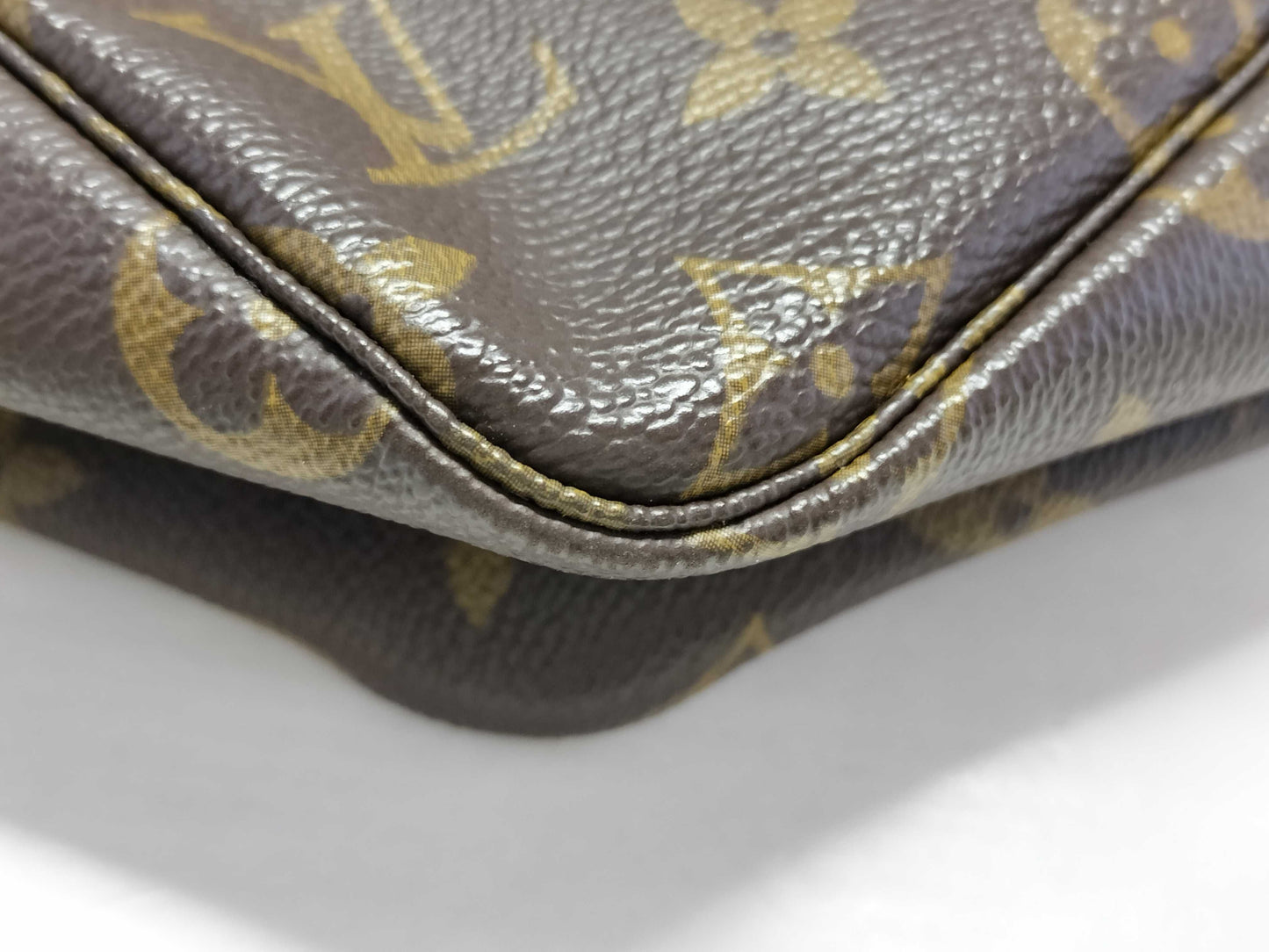 LOUIS VUITTON Monogram LV Monogram Truth Toilette 28 M47522 N00961 Pouch