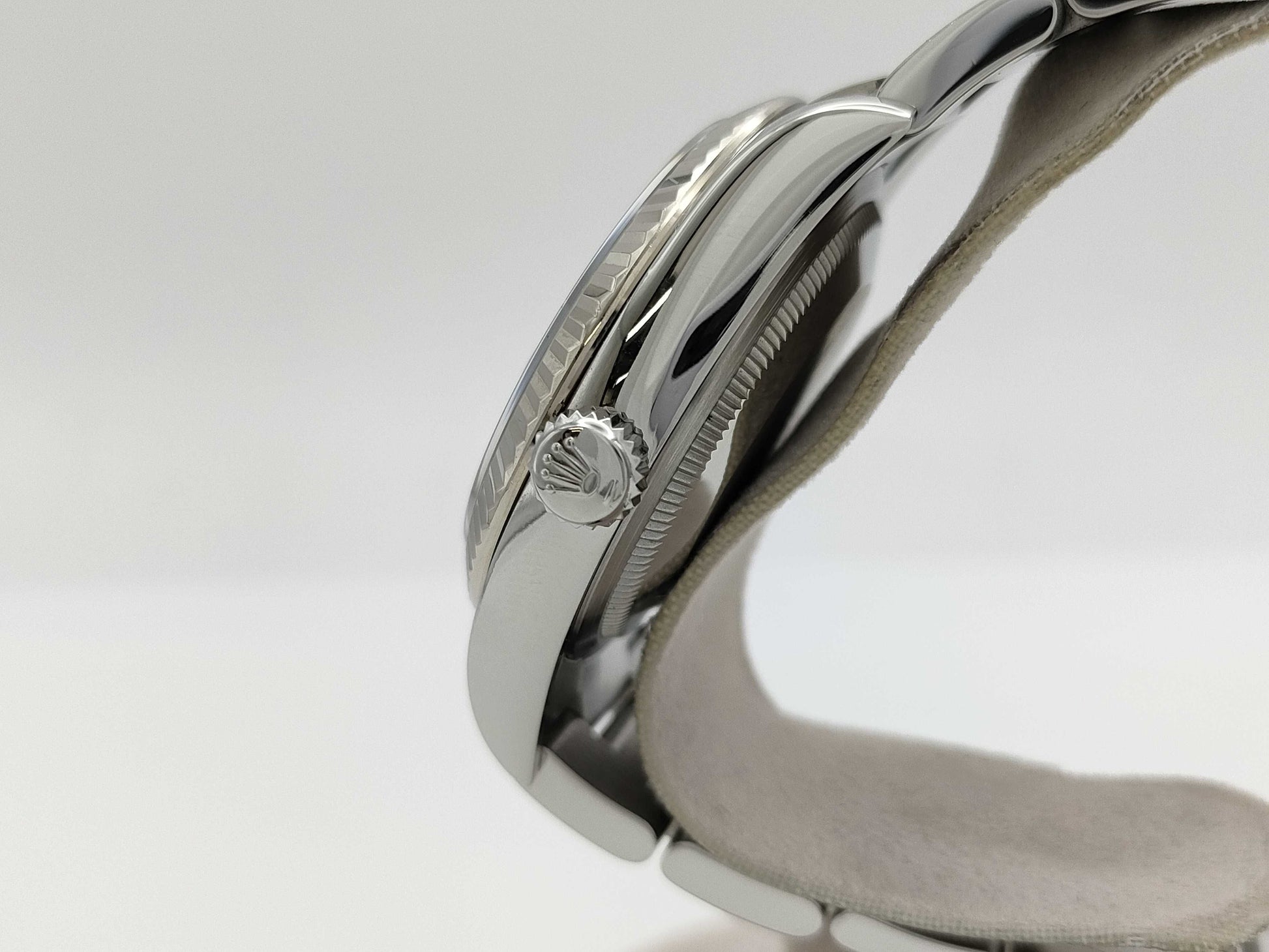 ROLEX 126234G 00H86745 Bright Blue Oyster Breath Men's Watch