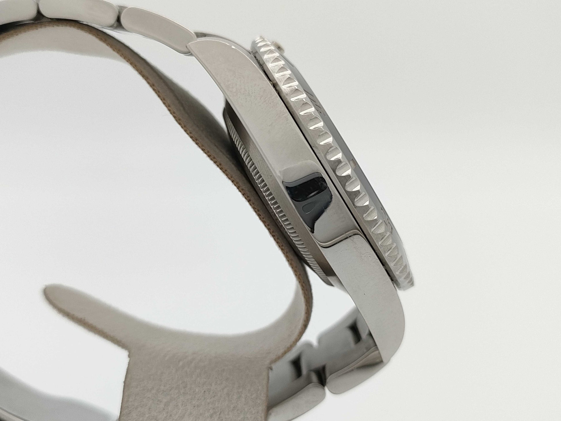 ROLEX 114060 56W9T272 Black Dial Oyster Breath Men's Watch