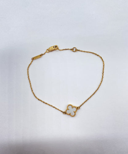 Van Cleef&Arpels Sweet Alhambra Mother-of-Pearl YG Au750 1.8g Bracelet & Bangle