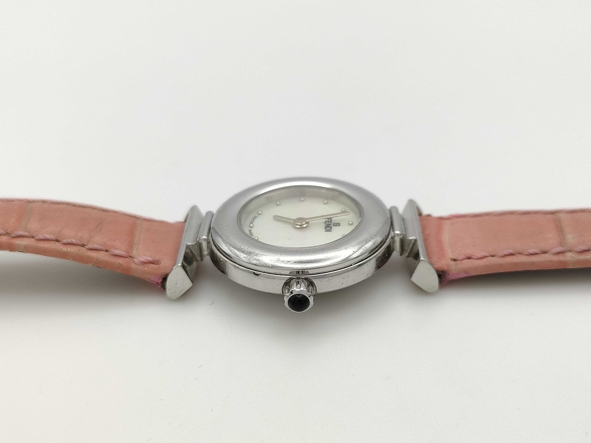 FENDI 097-320L-234 Shell Dial Quartz Women's Watch