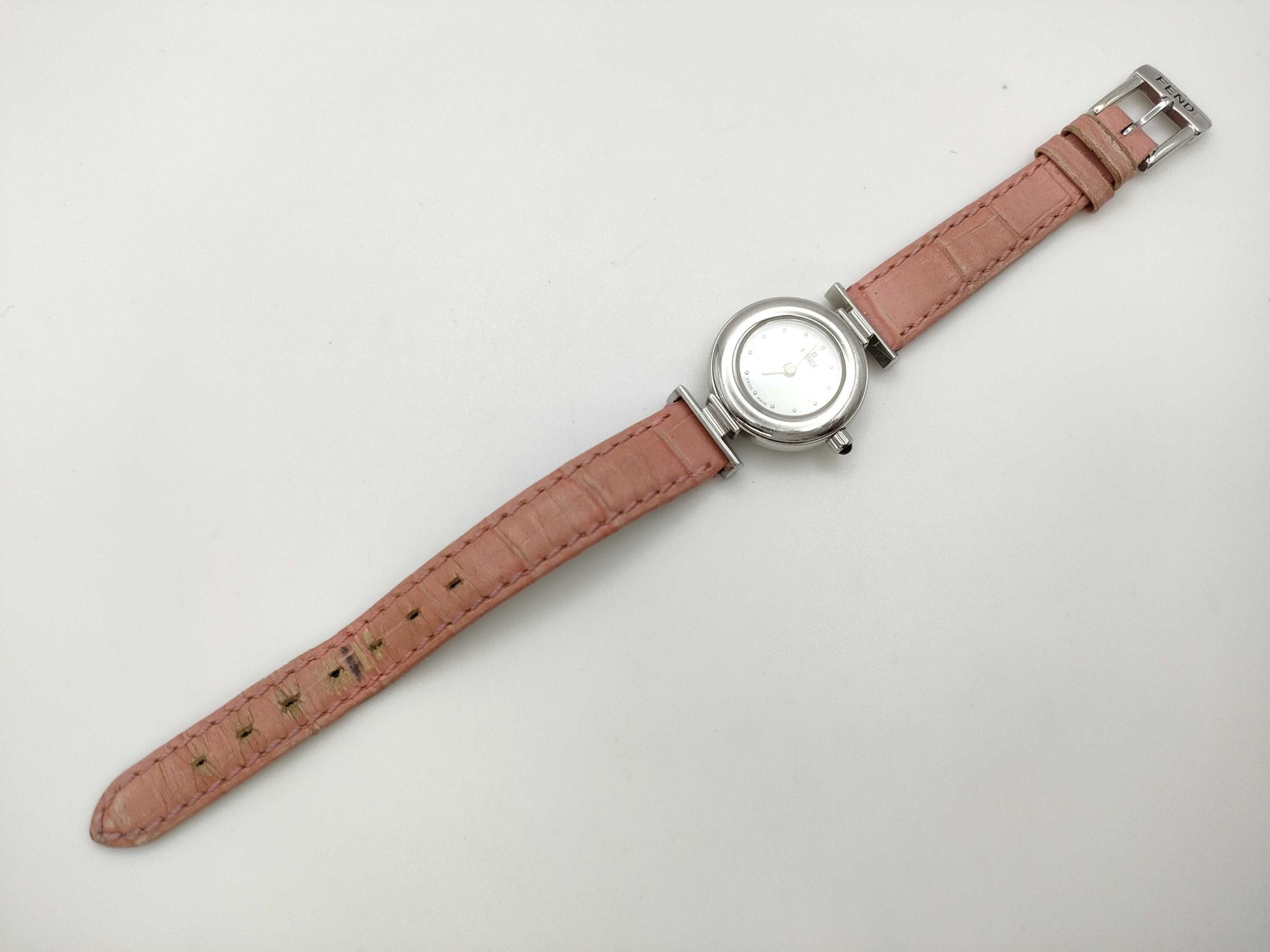 FENDI 097-320L-234 Shell Dial Quartz Women's Watch