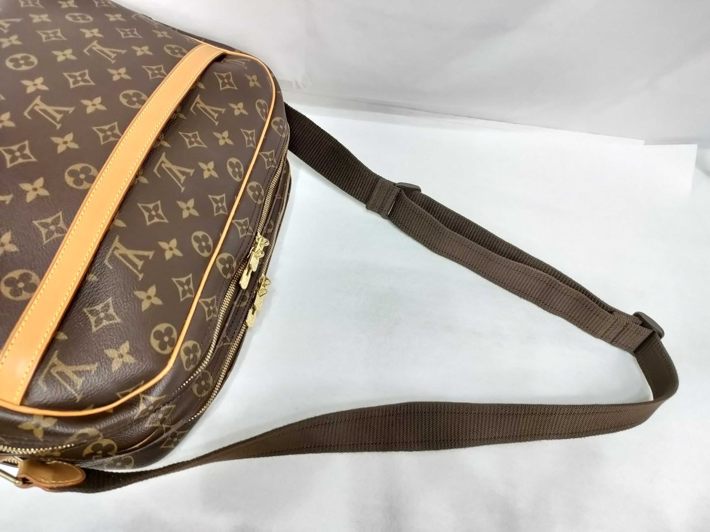 LOUIS VUITTON Monogram Vuitton Reporter GM Shoulder Bag