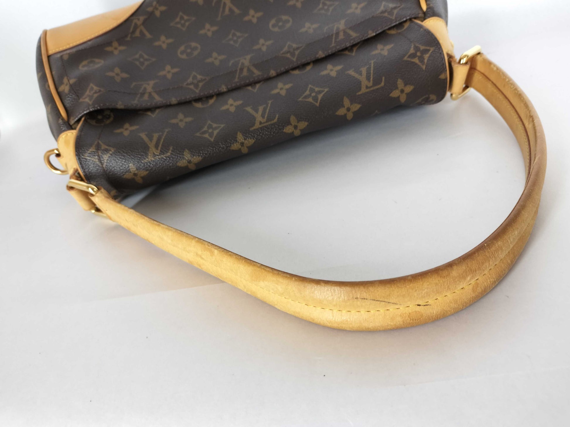 LOUIS VUITTON Monogram Louis Vuitton MG Beverly Bag