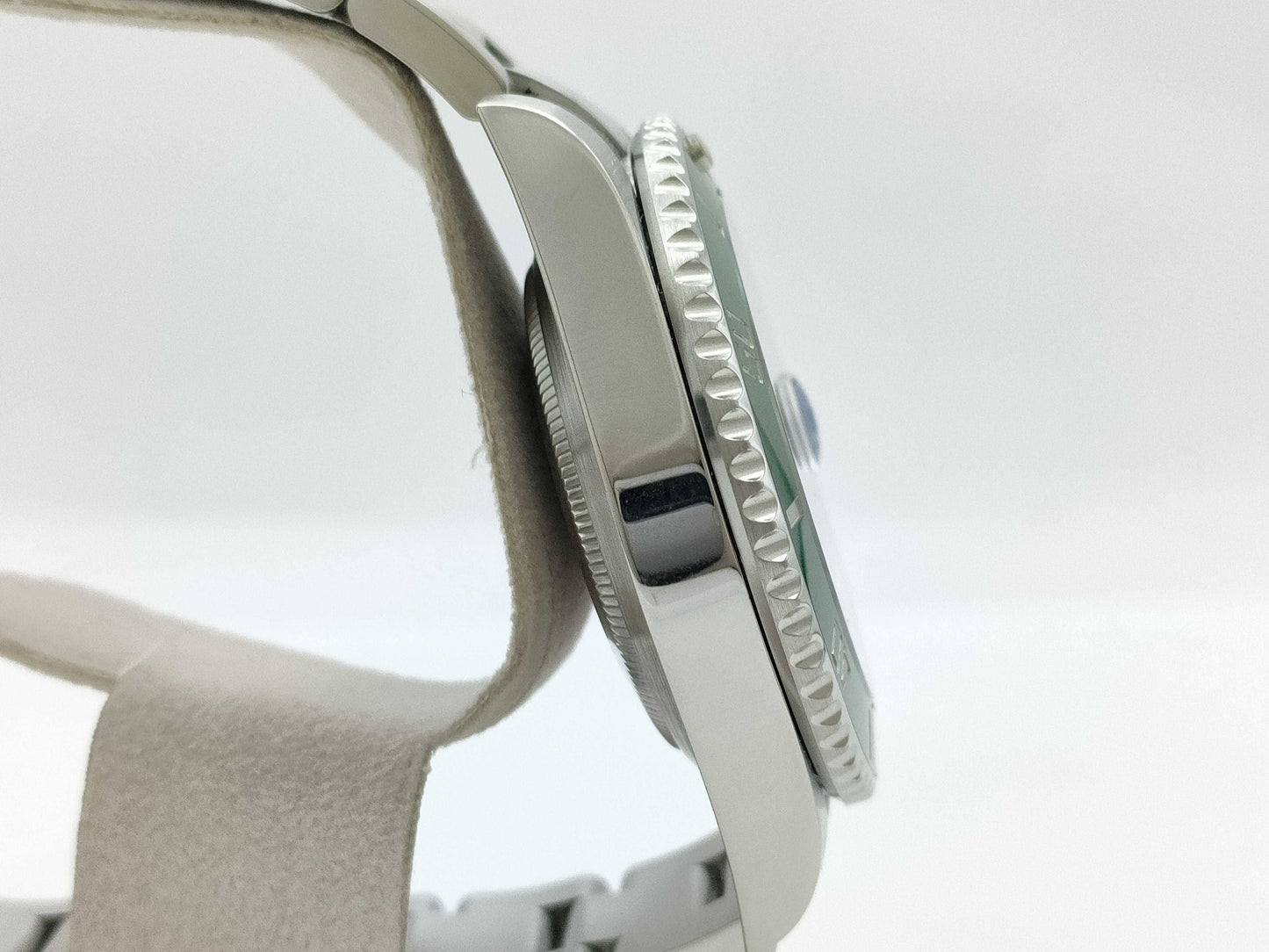 ROLEX 116610LV V1A40764 Green Dial Oyster Breath Men's Watch