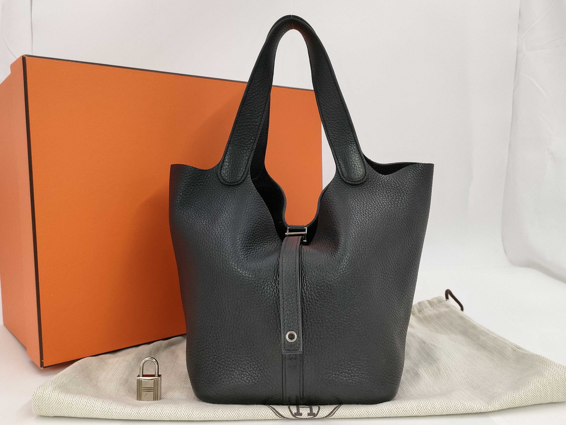 HERMES Picotan 22MM Black Trojan Clemence C-Engraved Handbag