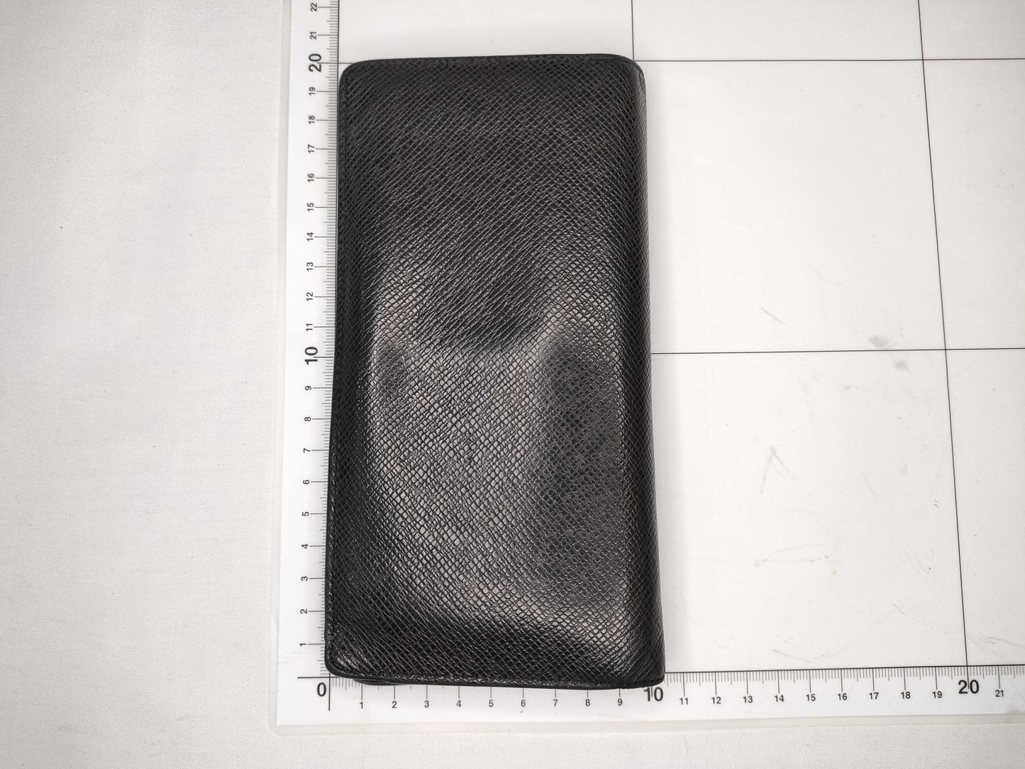 LOUIS VUITTON Taiga Vuitton Brazza Taiga Noir M30285 RFID Wallet