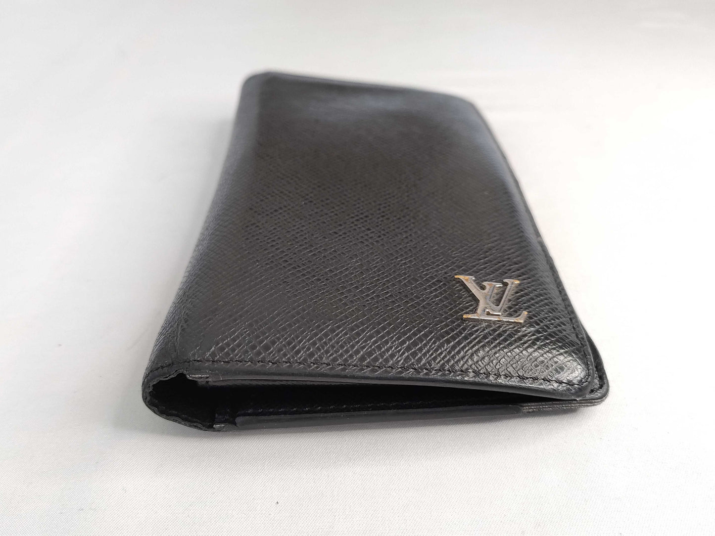 LOUIS VUITTON Taiga Vuitton Brazza Taiga Noir M30285 RFID Wallet