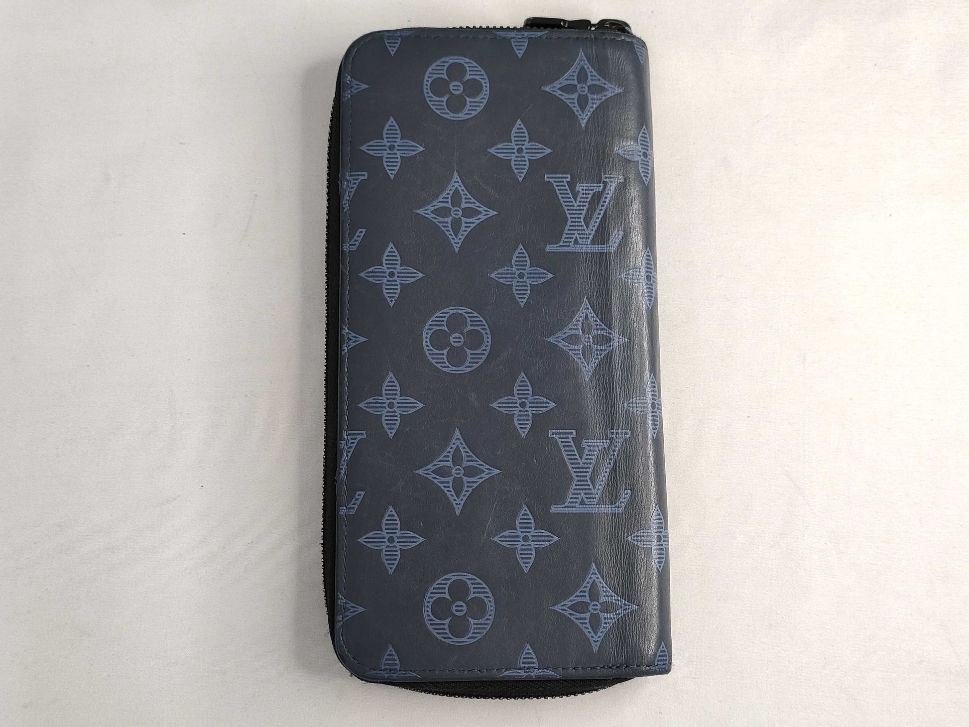 LOUIS VUITTON Vuitton Vertical Monogram Shadow M80423 RFID Wallet