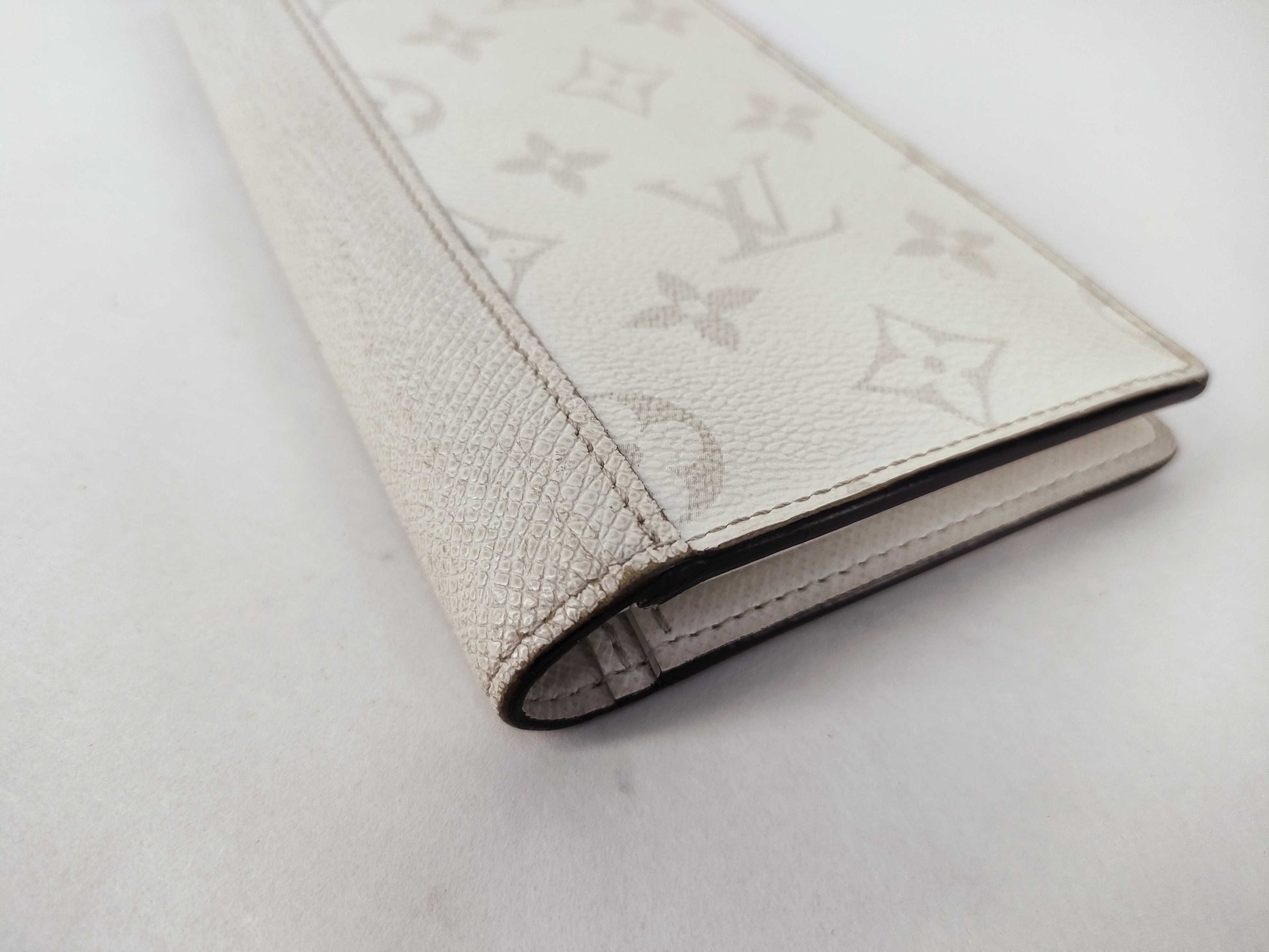 LOUIS VUITTON Taiga Vuitton Brazza Taigarama M30298 RFID Wallet