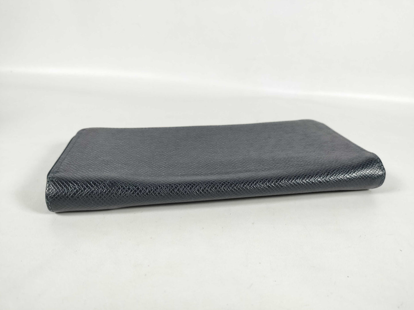 LOUIS VUITTON Taiga Vuitton Vertical Taiga M32837 RFID Wallet