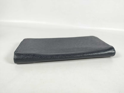 LOUIS VUITTON Taiga Vuitton Vertical Taiga M32837 RFID Wallet