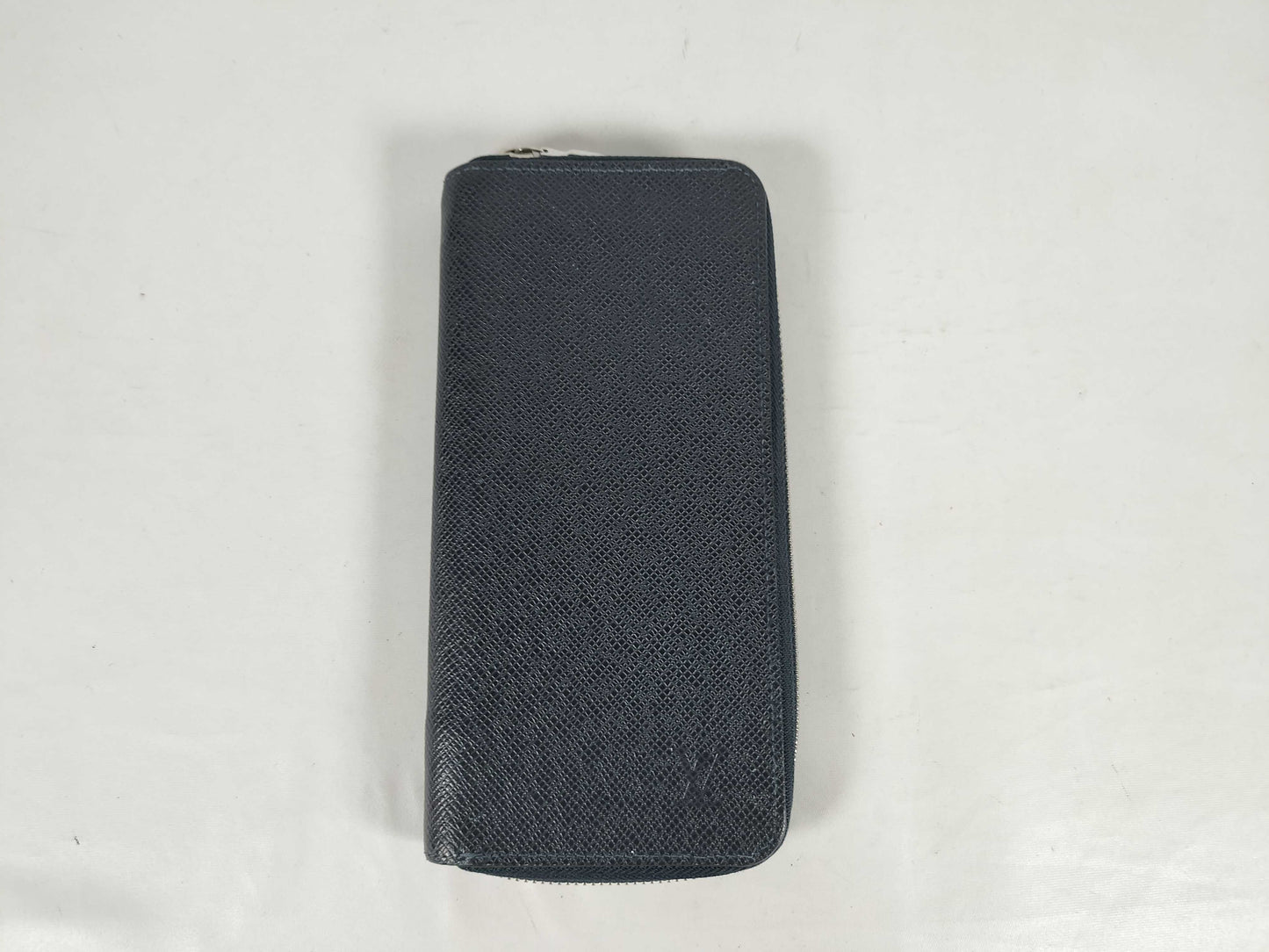 LOUIS VUITTON Taiga Vuitton Vertical Taiga M32837 RFID Wallet