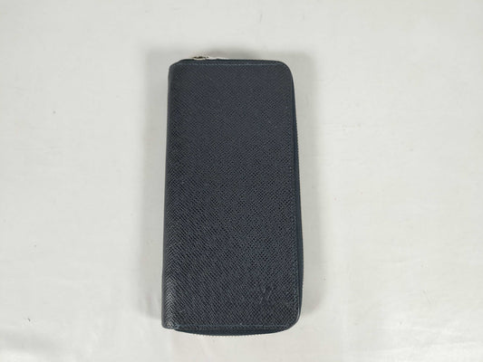 LOUIS VUITTON Taiga Vuitton Vertical Taiga M32837 RFID Wallet