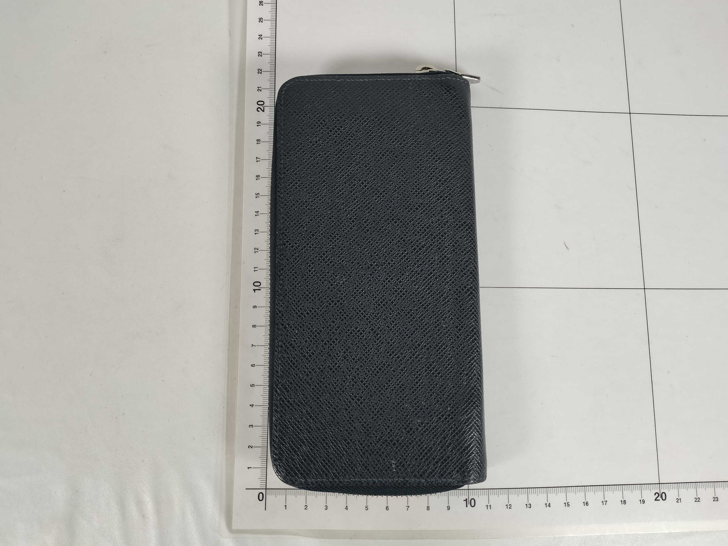 LOUIS VUITTON Taiga Vuitton Vertical Taiga M32837 RFID Wallet