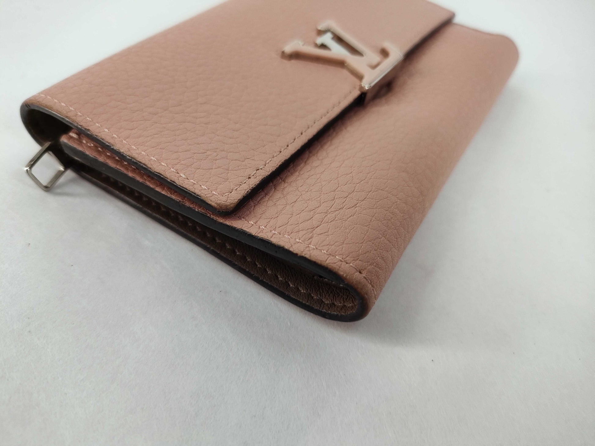 LOUIS VUITTON Vuitton Capucine Compact Magnolia M62156 MI5116 Wallet