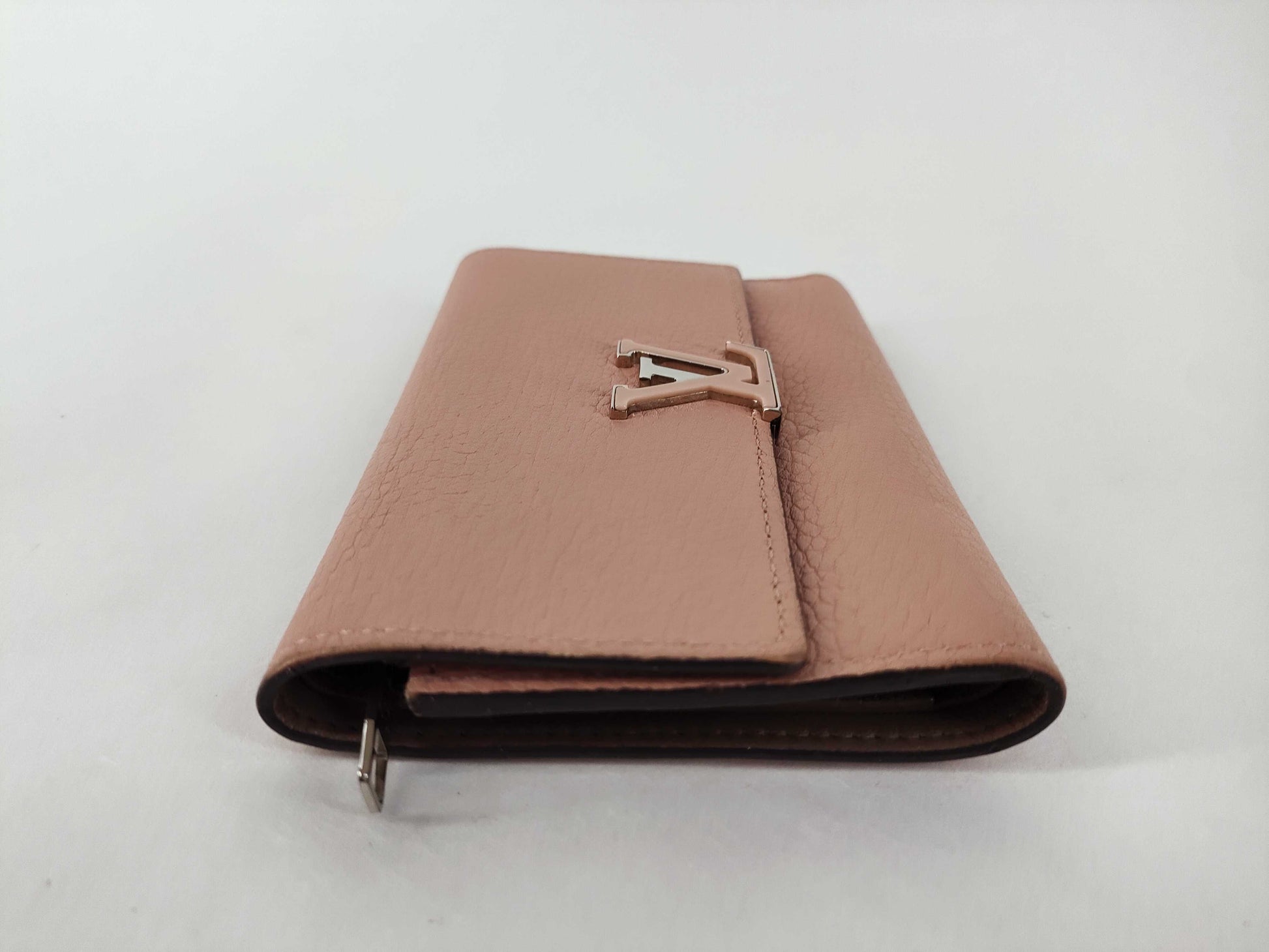 LOUIS VUITTON Vuitton Capucine Compact Magnolia M62156 MI5116 Wallet