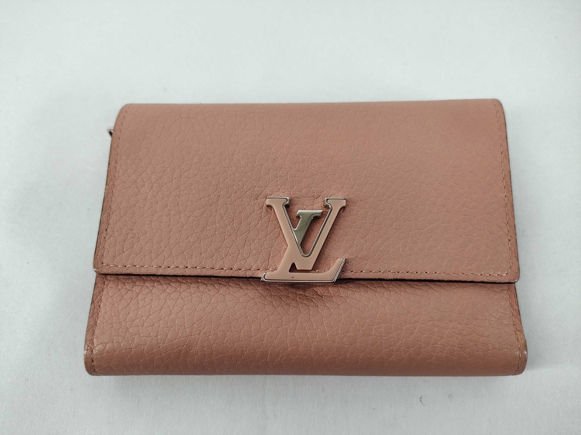 LOUIS VUITTON Vuitton Capucine Compact Magnolia M62156 MI5116 Wallet