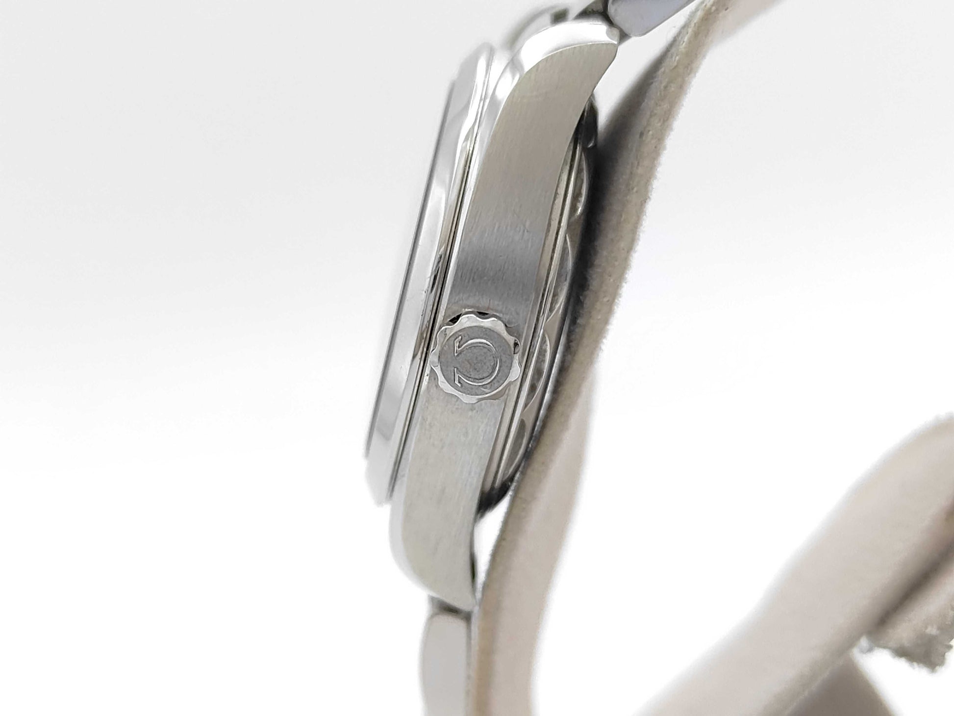 OMEGA 220.10.28.60.53.001 92740011 Quartz Blue Dial Women's Watch